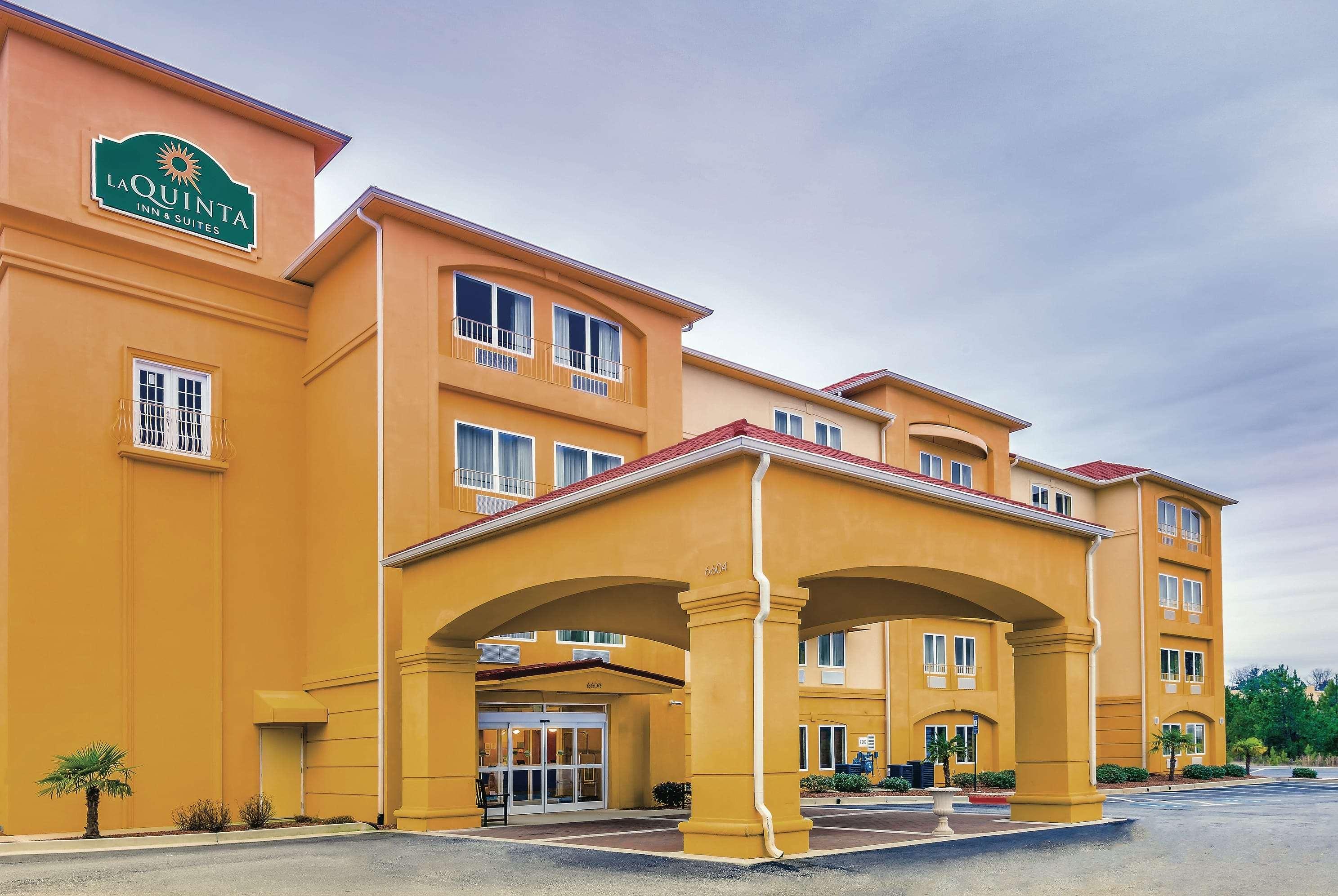 La Quinta Inn & Suites by Wyndham Atlanta-Union City — photo 3