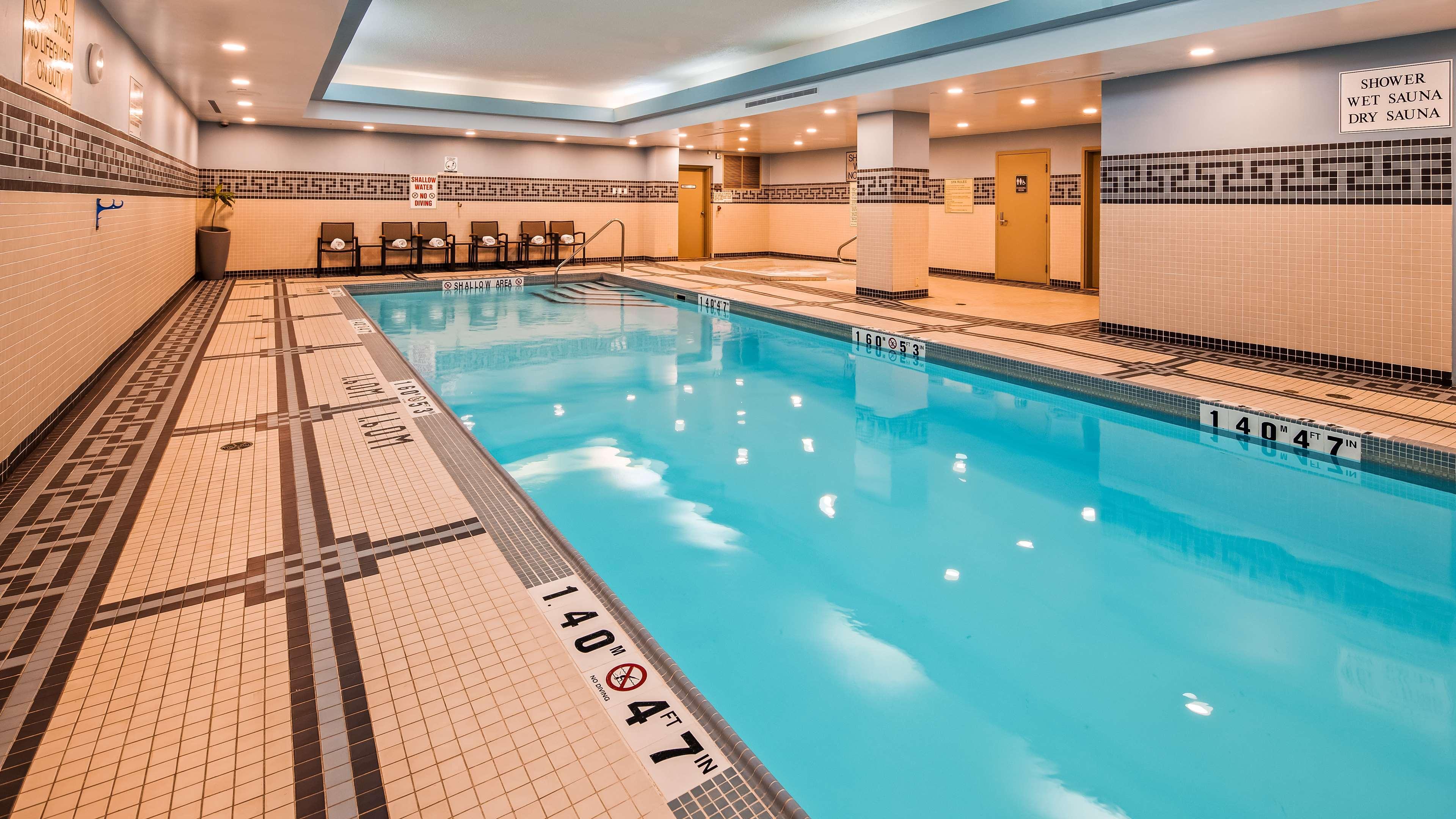 Best Western Premier Toronto Airport Carlingview Hotel — photo 4