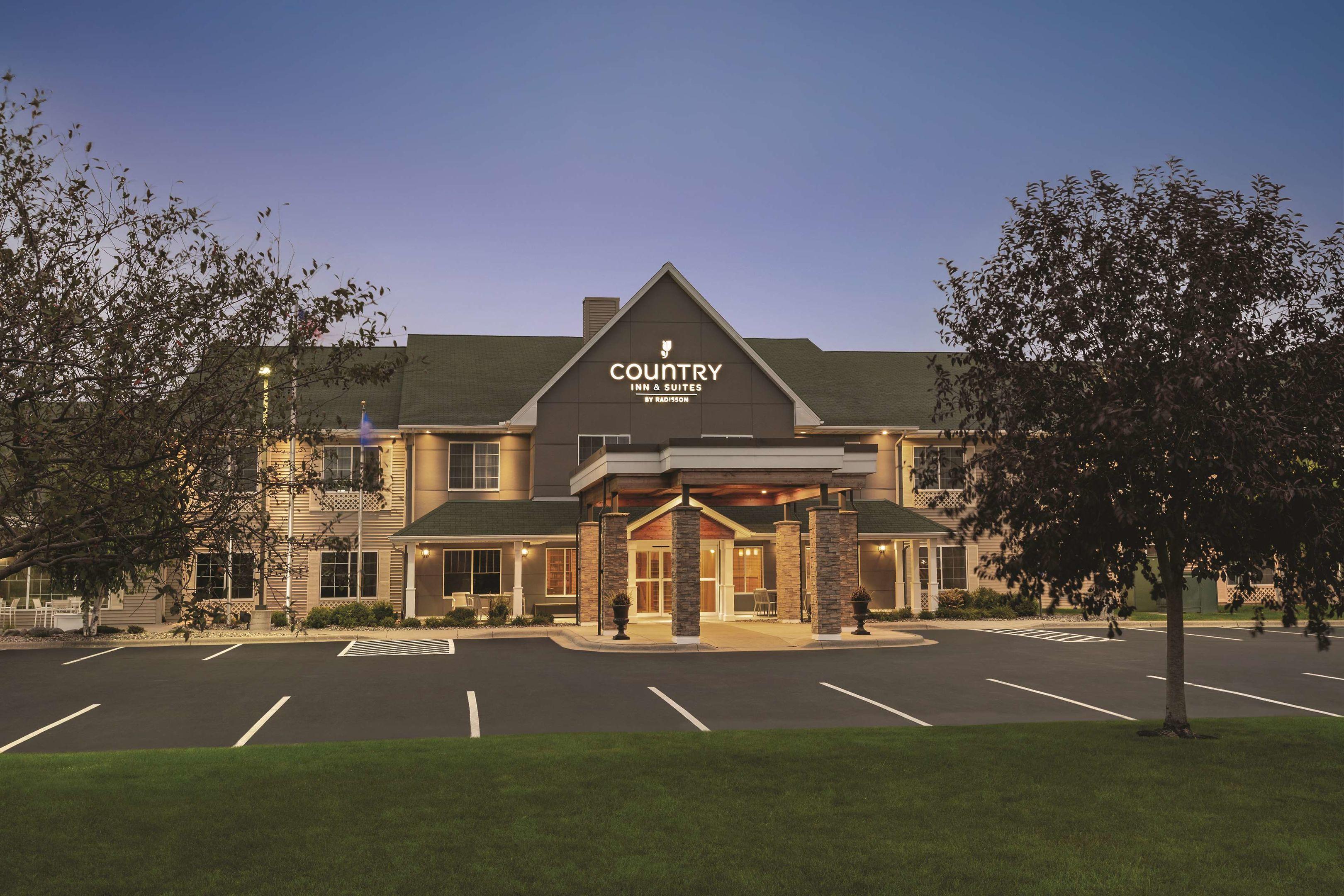 Country Inn & Suites by Radisson, Willmar, MN — photo 3