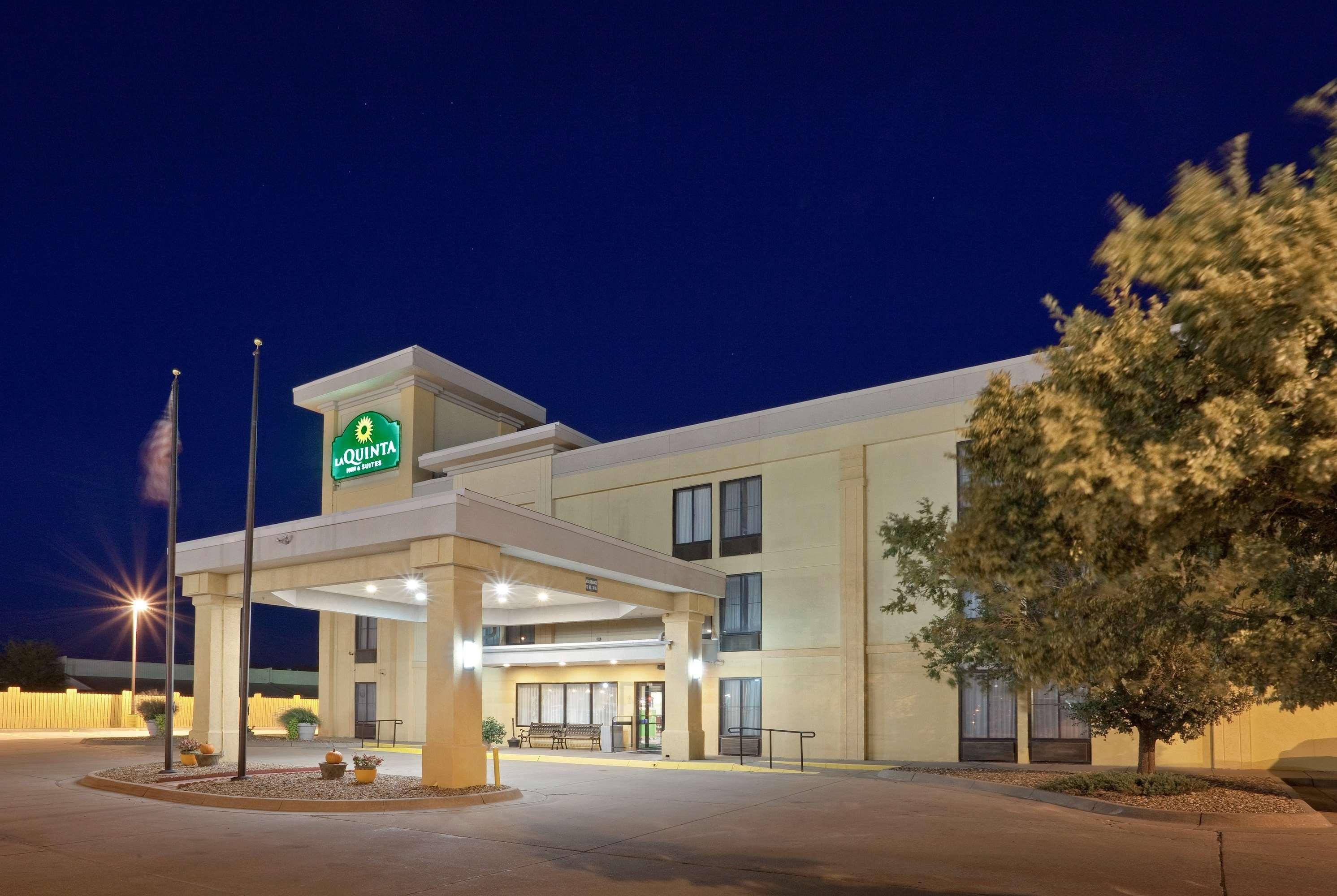 La Quinta Inn & Suites by Wyndham Salina — photo 4