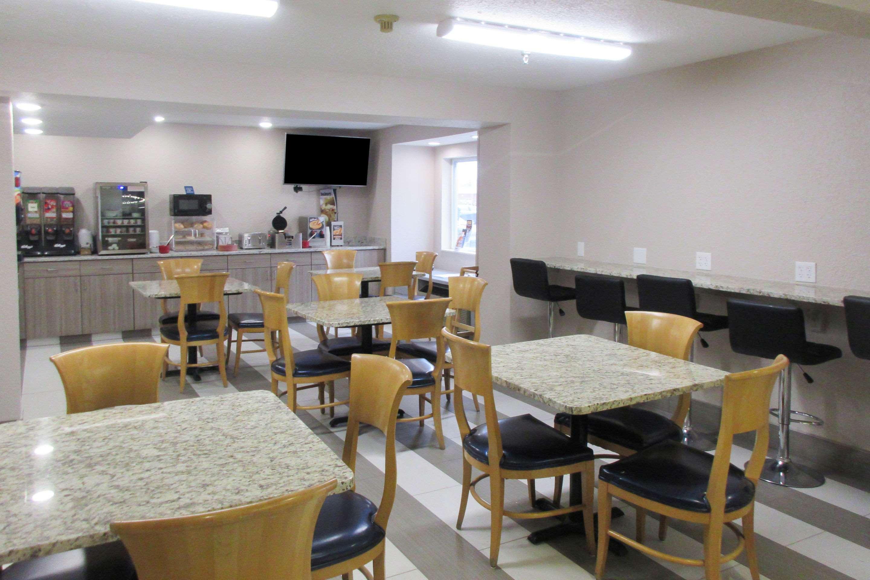 Mount Pleasant Inn and Suites — photo 5