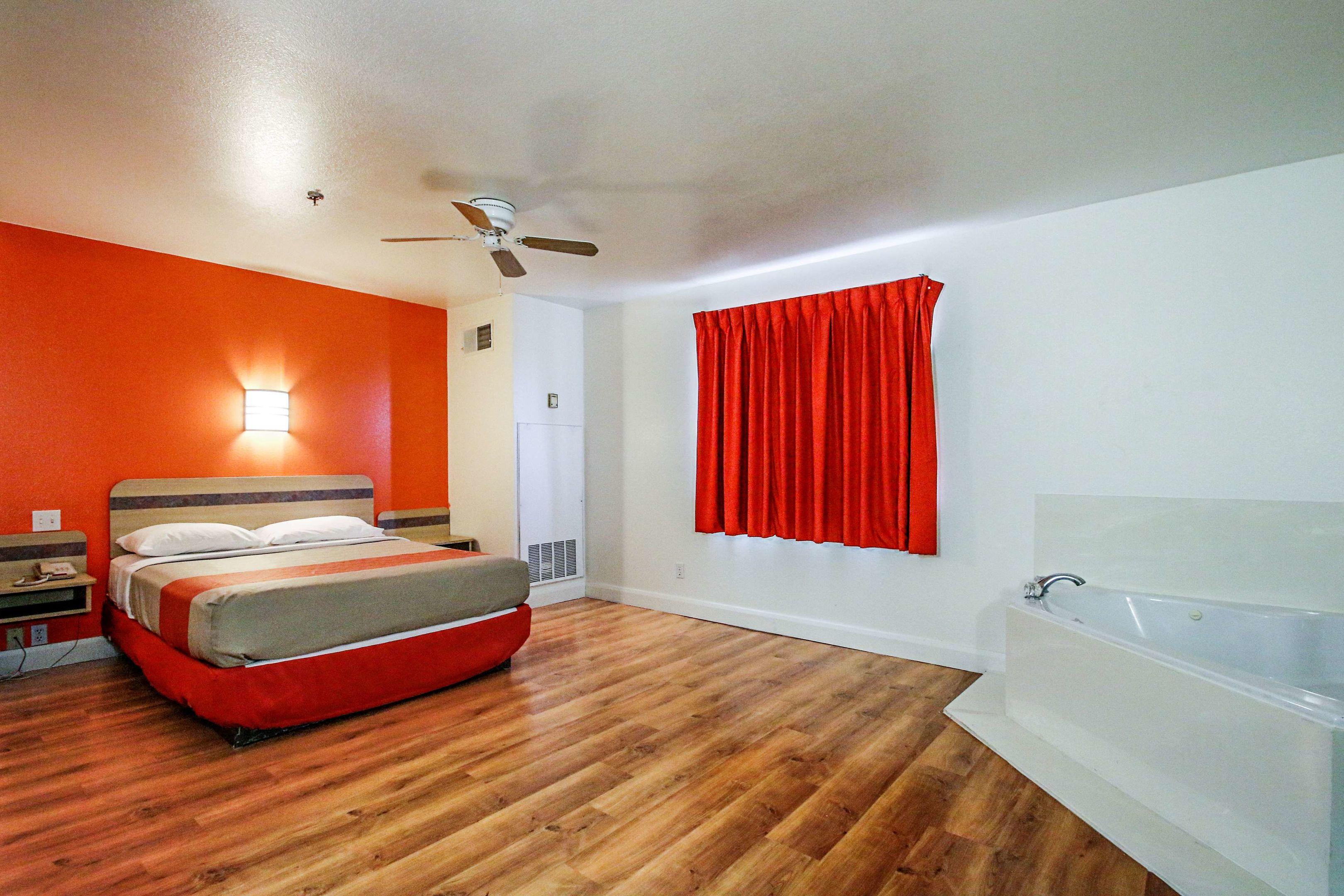 Motel 6 — photo 5