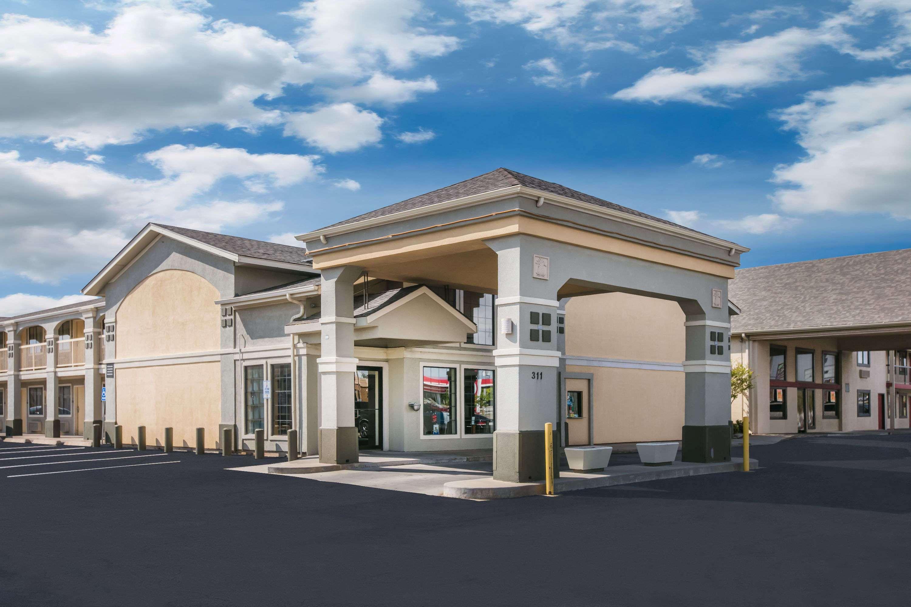 Super 8 by Wyndham Oklahoma Airport Fairgrounds West — photo 4