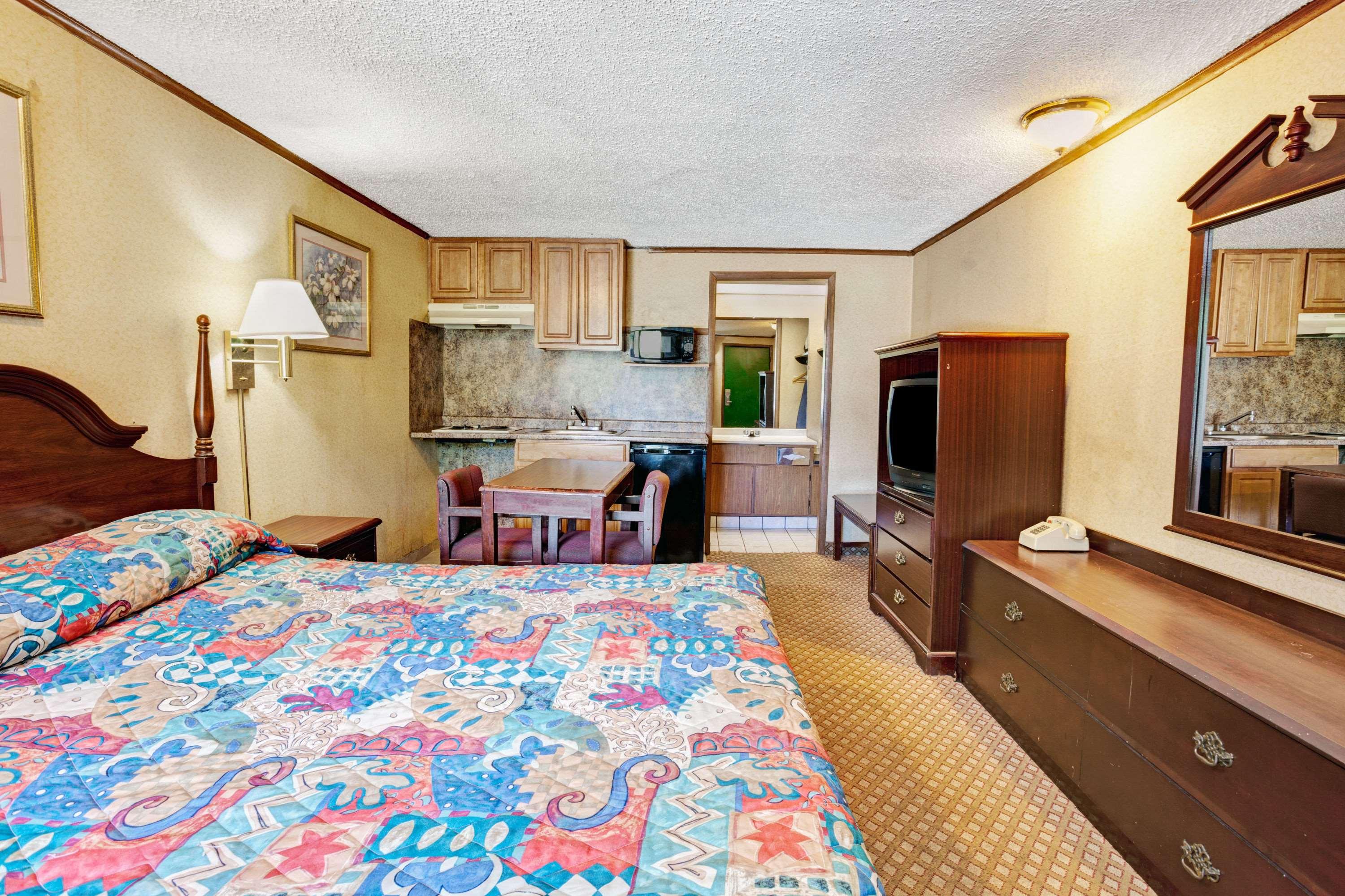 Knights Inn Detroit Area Sterling Heights — photo 5