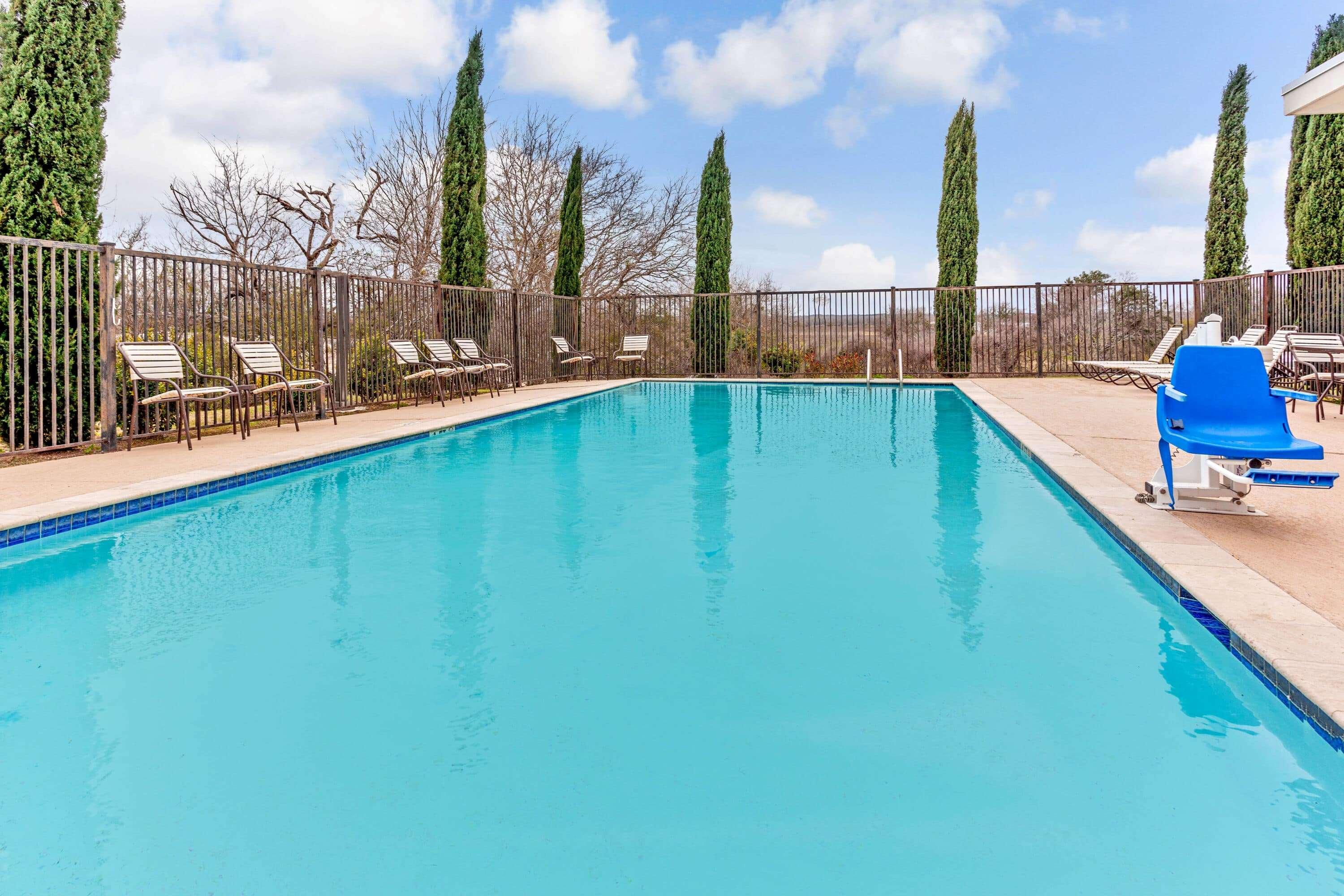 La Quinta Inn & Suites Gonzales — photo 4