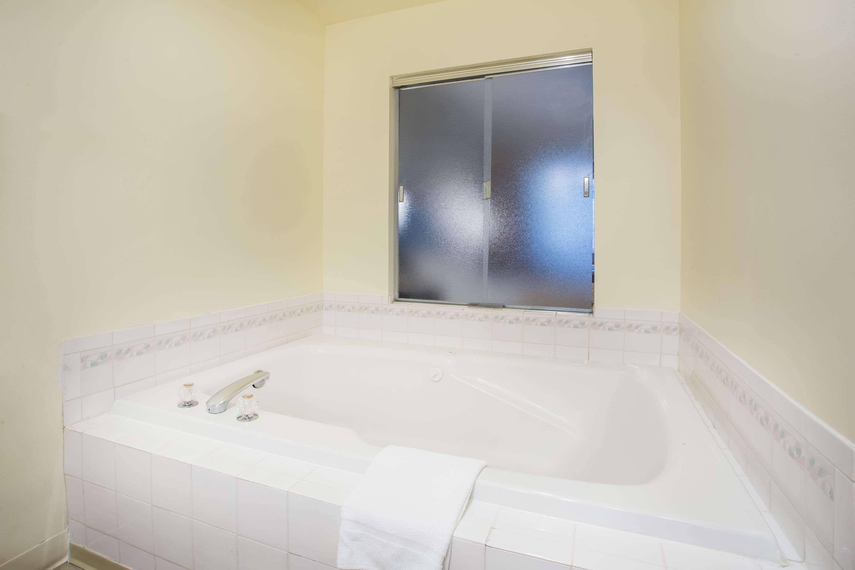 Days Inn by Wyndham Seattle Aurora — photo 4