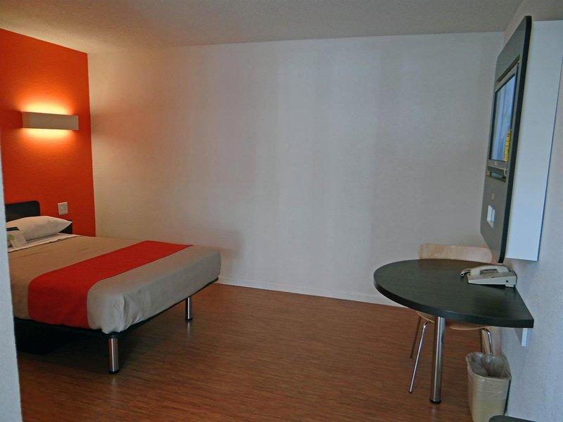 Motel 6  Baltimore, Md — photo 4
