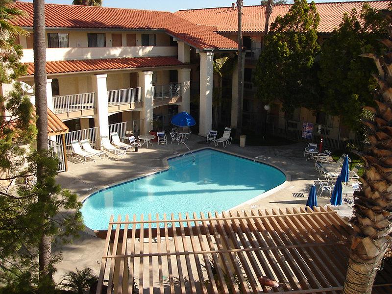 Holiday Inn Express & Suites Carlsbad Beach — photo 3
