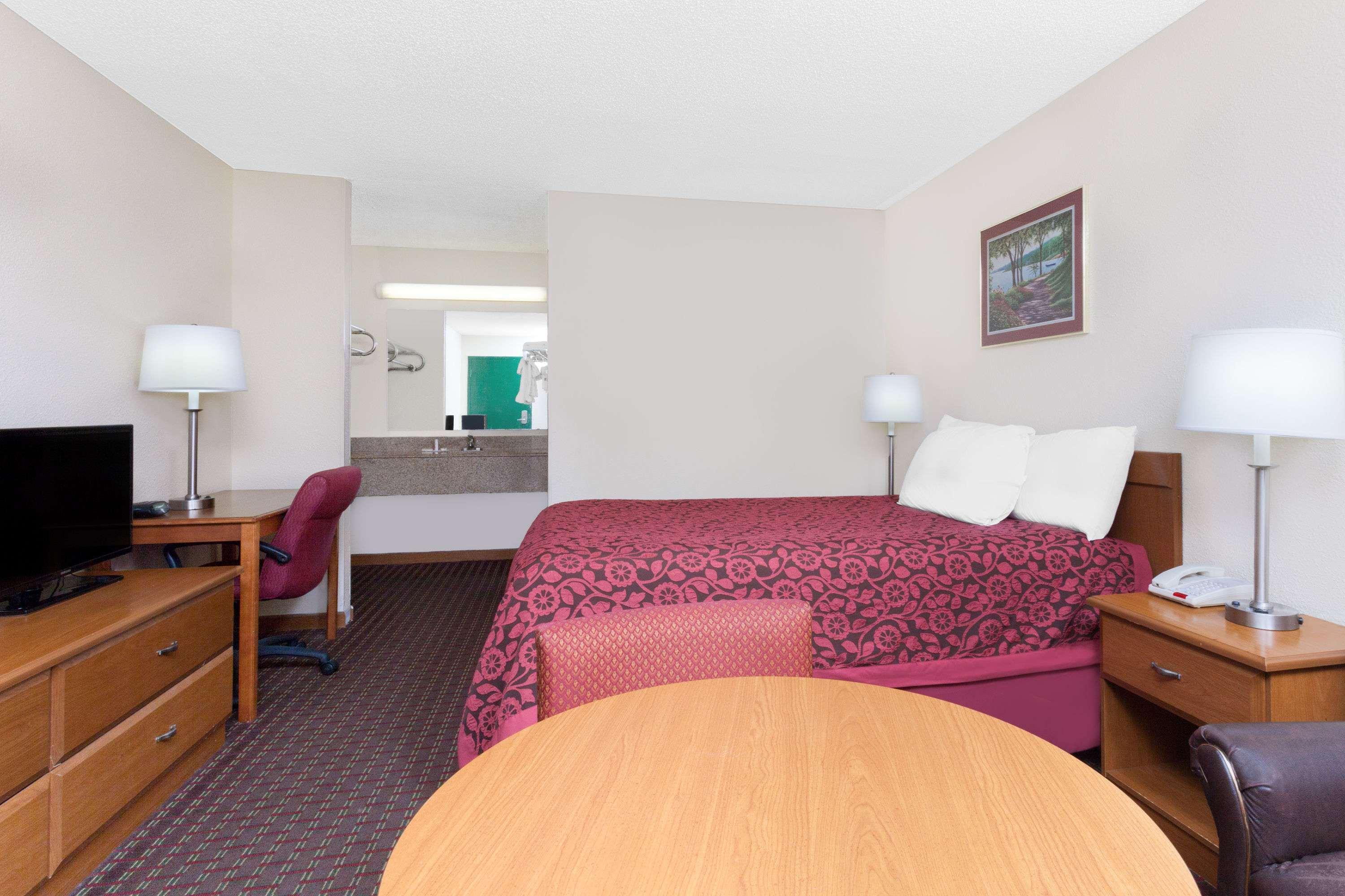 Days Inn Columbia NE Fort Jackson — photo 4