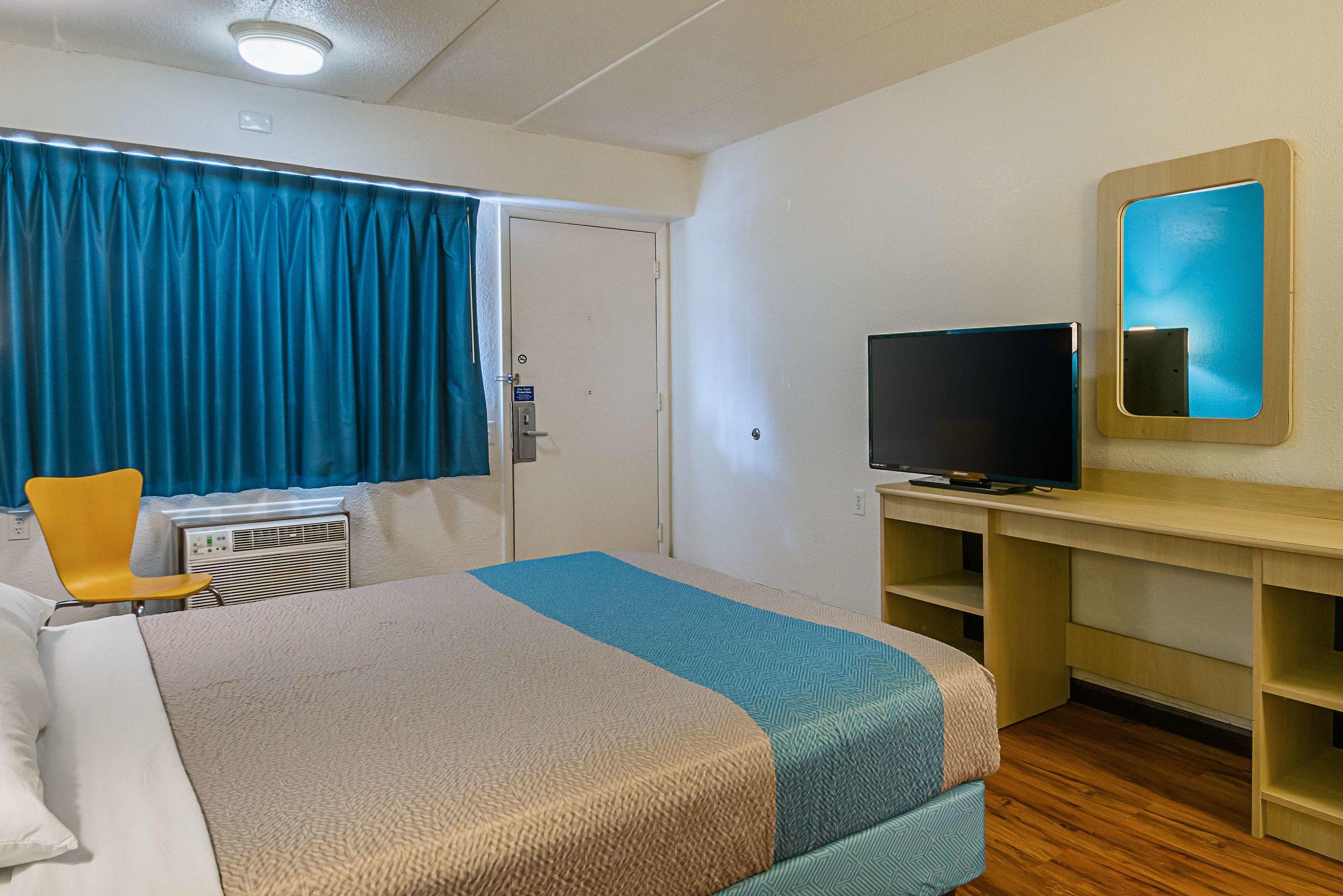 Motel 6 Knoxville North — photo 5