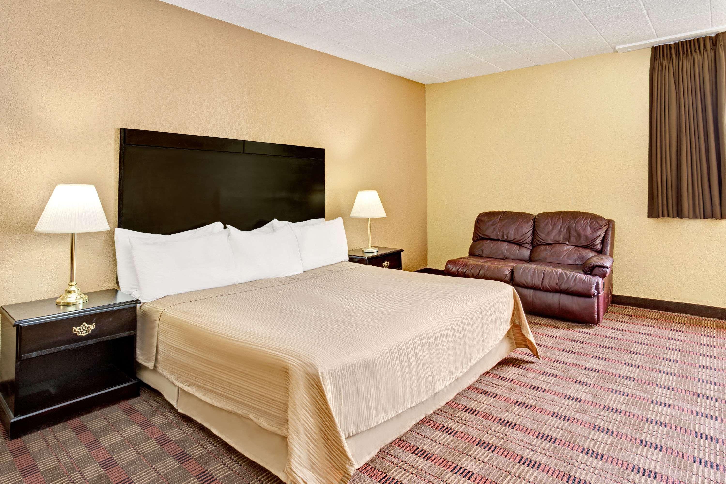Howard Johnson by Wyndham Pikesville — photo 5