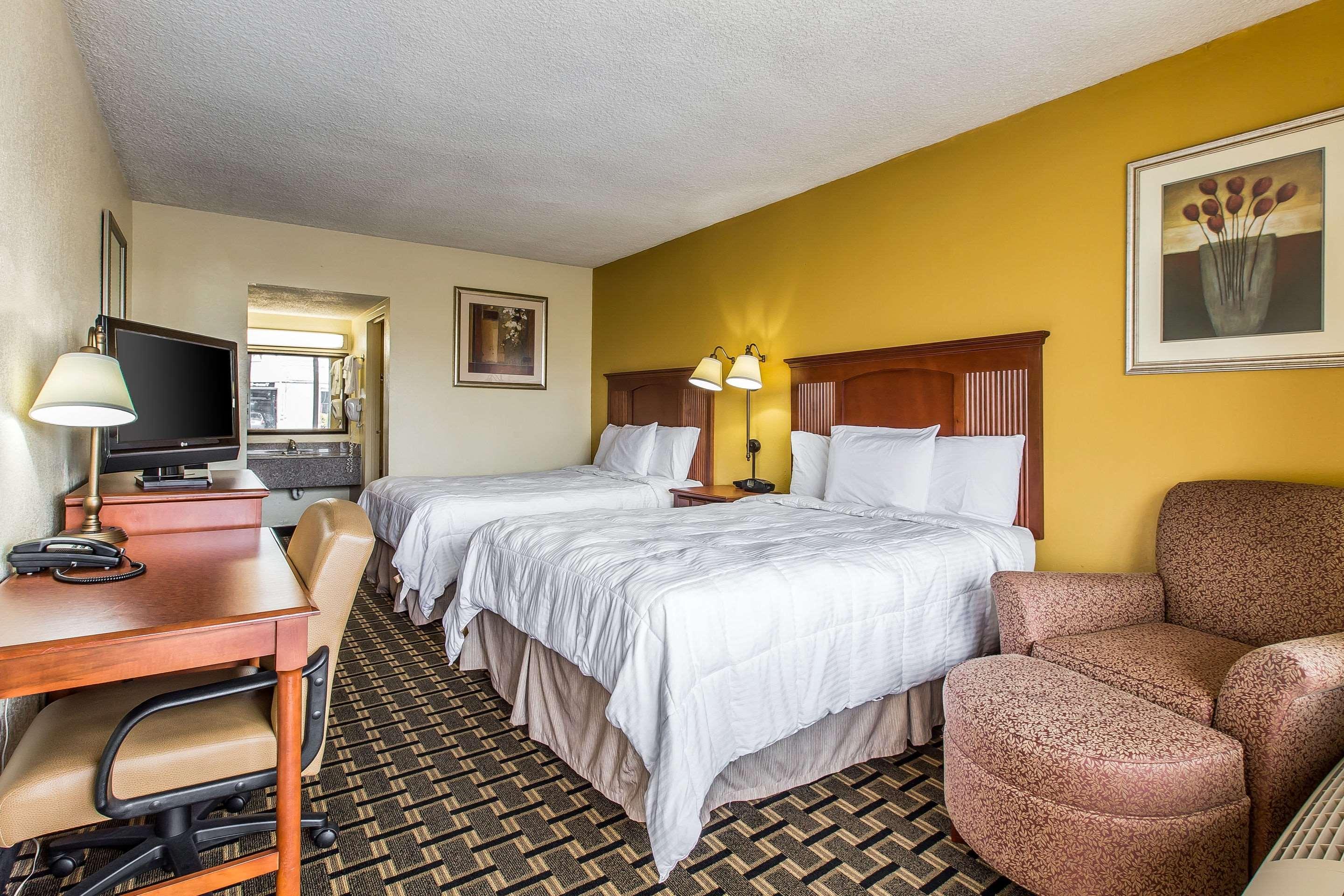 Econo Lodge Byron / Old Macon Rd — photo 3