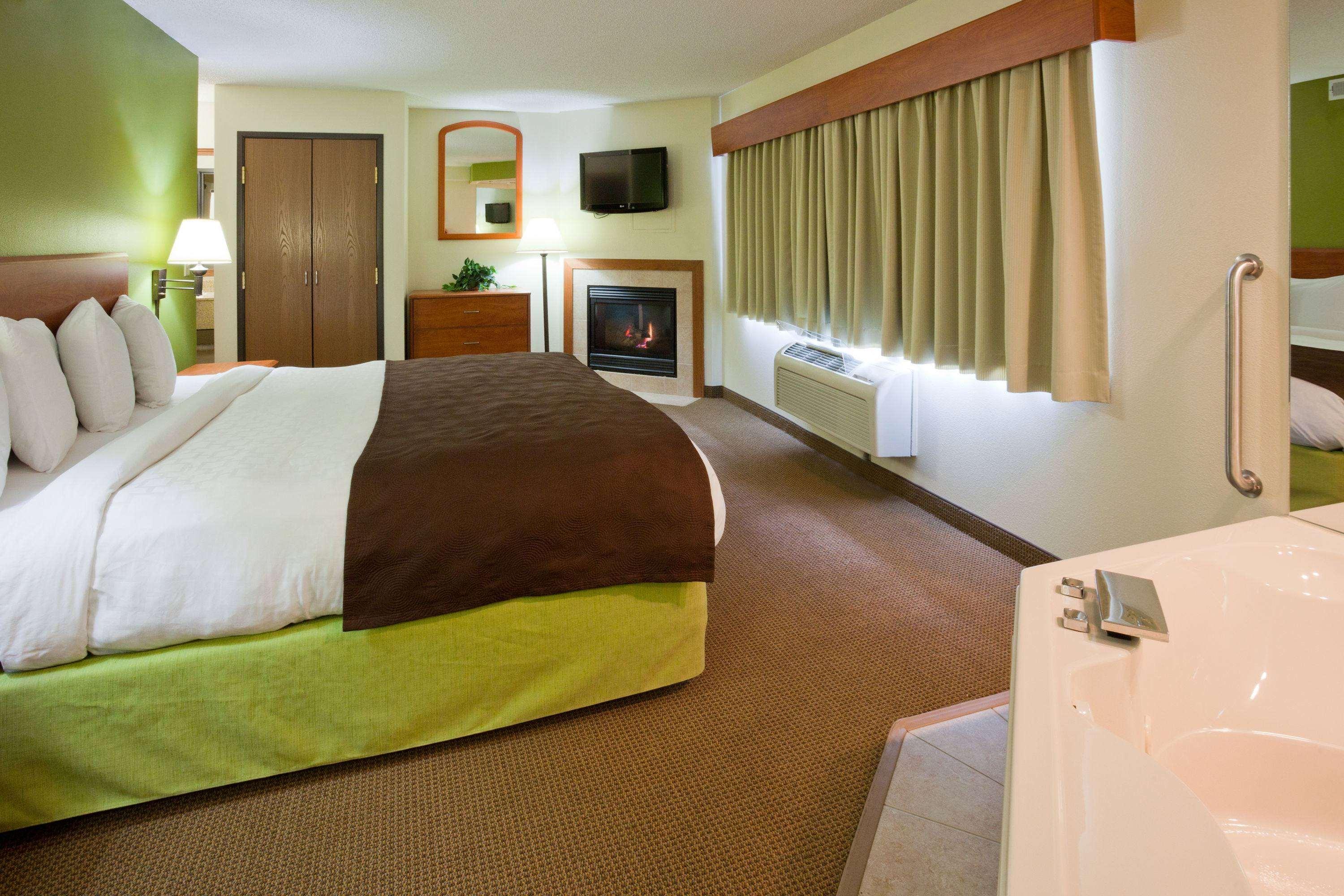 AmericInn by Wyndham Thief River Falls — photo 5