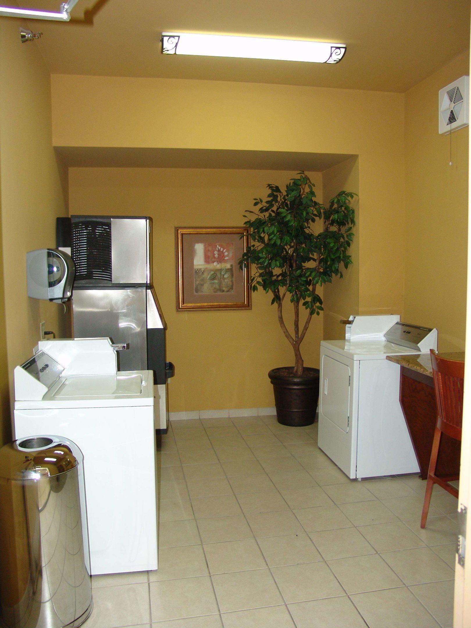 Hampton Inn Garden City — photo 4