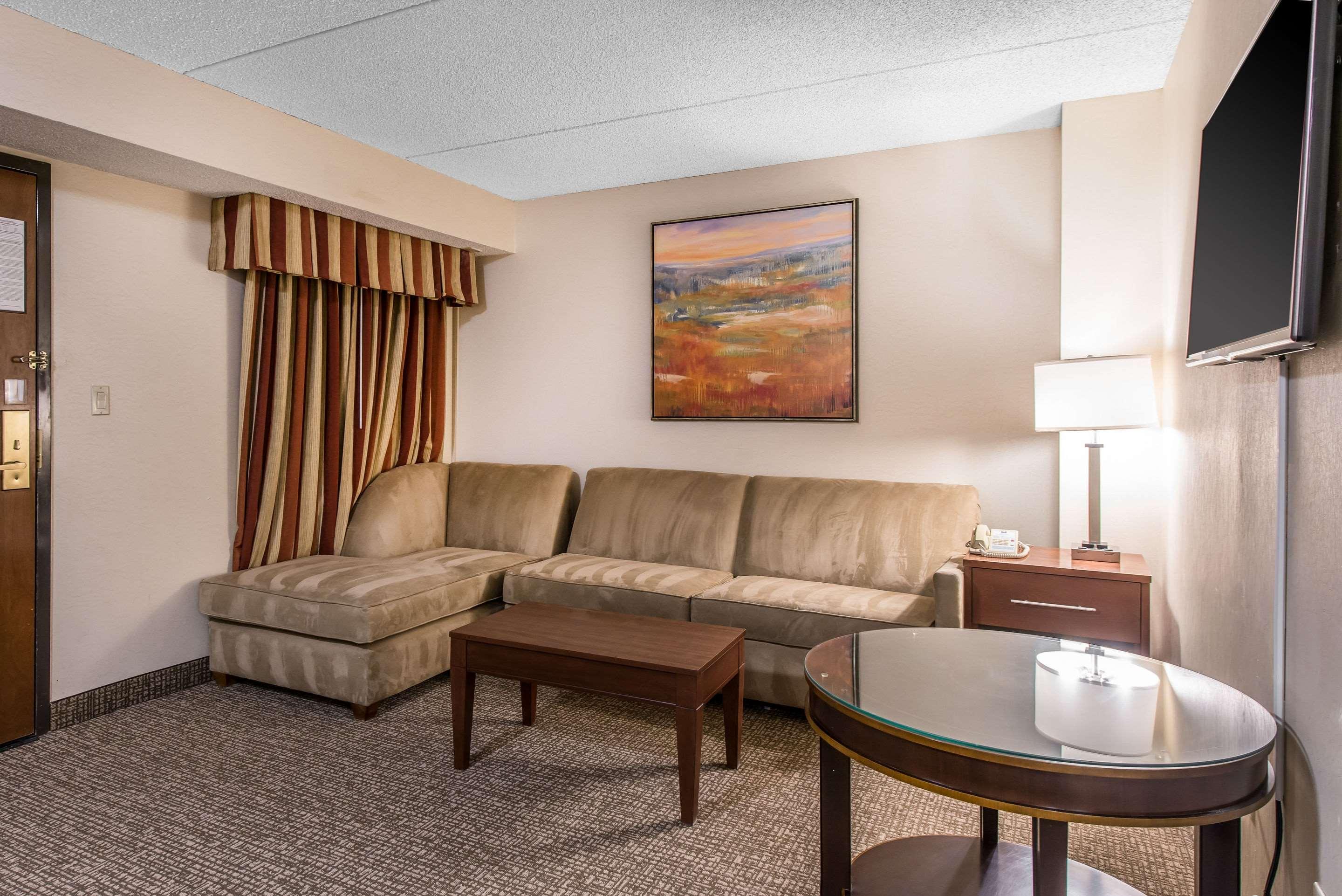 Comfort Inn & Suites — photo 5