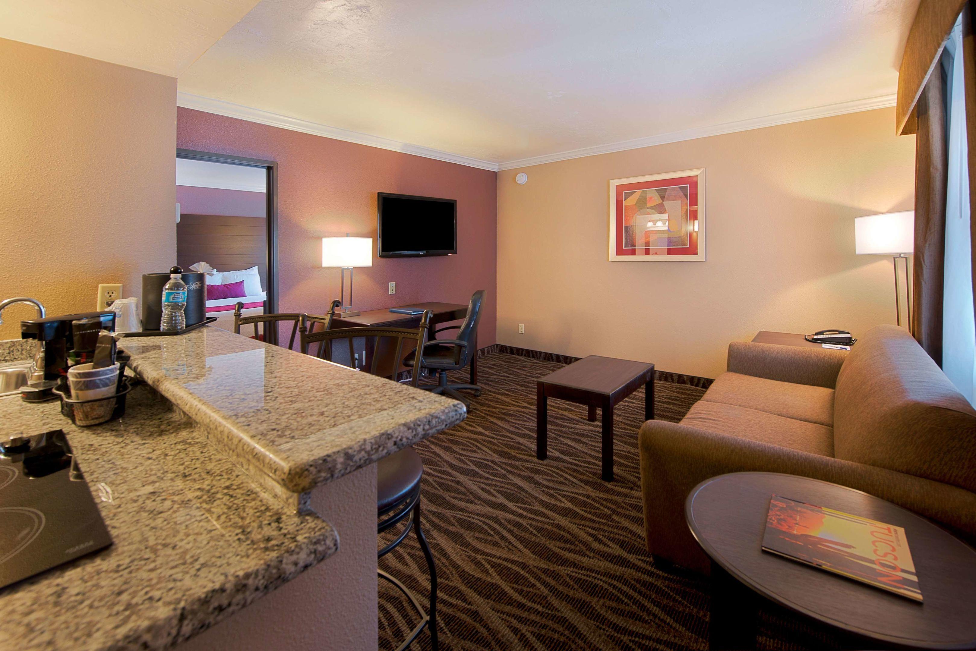 Best Western InnSuites Tucson Foothills Hotel & Suites — photo 4