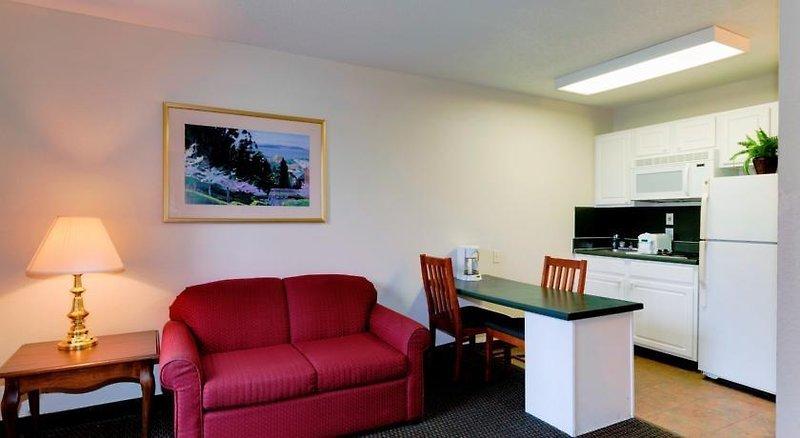 InTown Suites Extended Stay Fort Myers FL — photo 5