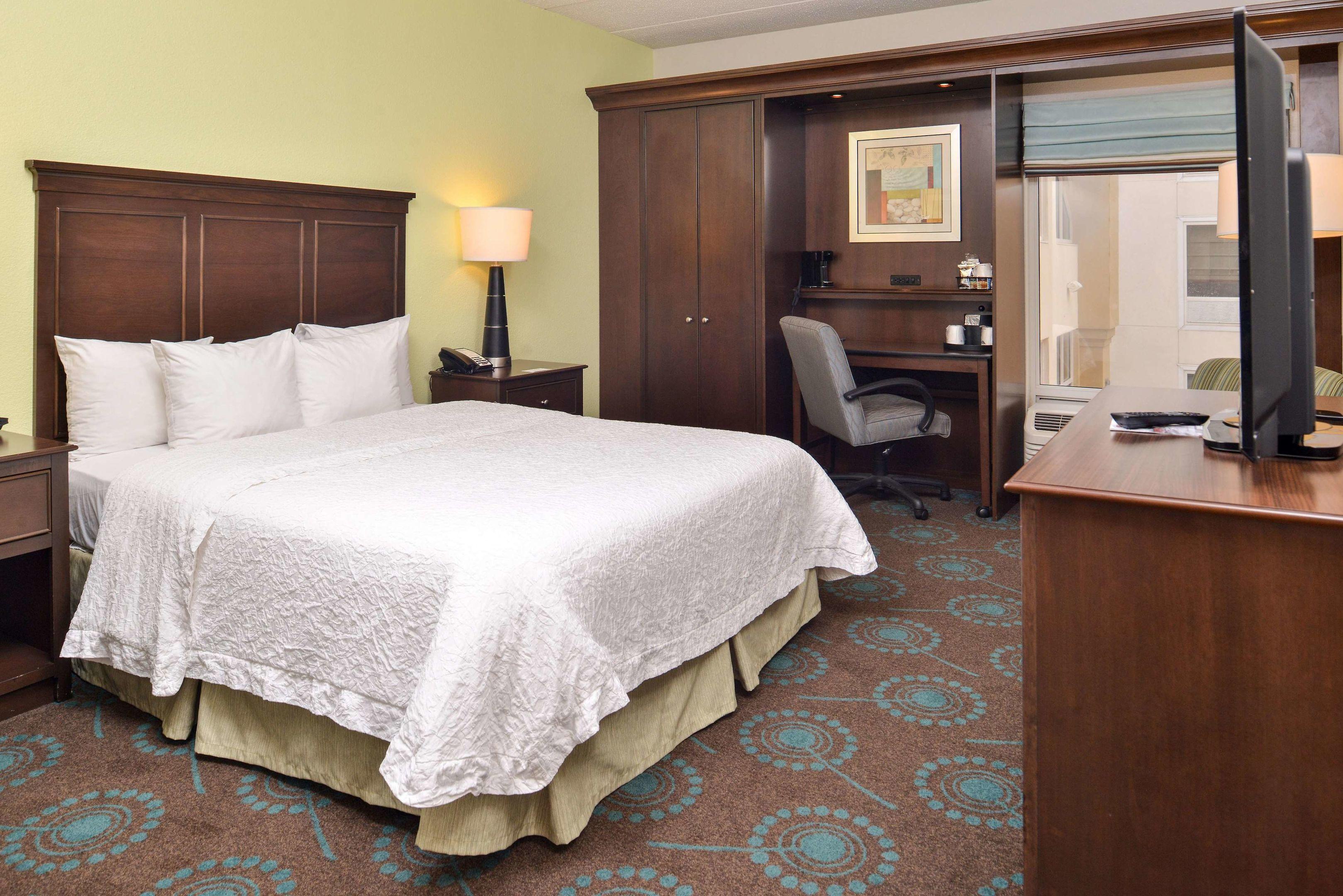 Hampton Inn & Suites Newport News Arpt Oyster Pt — photo 5