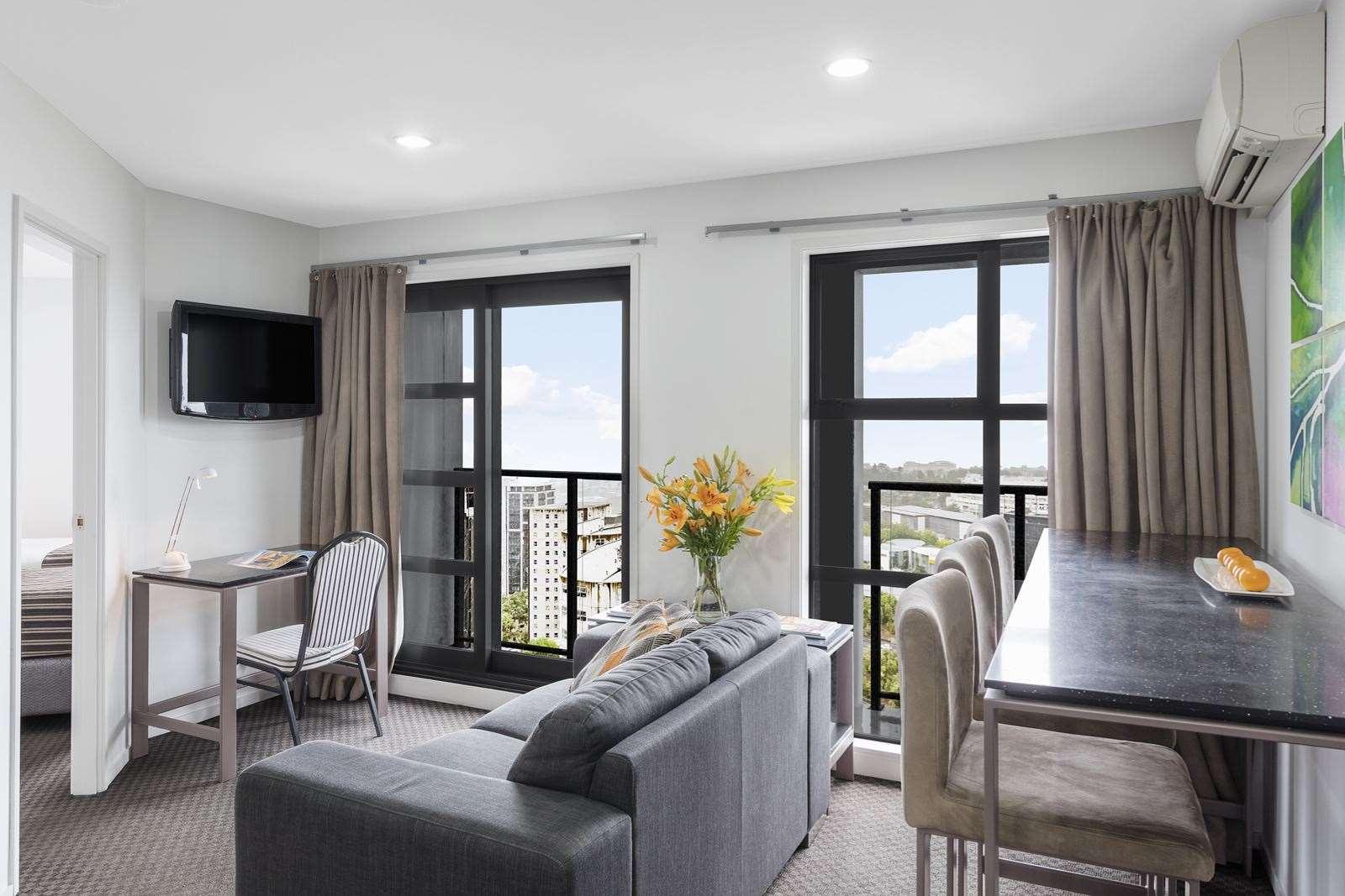 St Martins Waldorf Apartment — photo 4