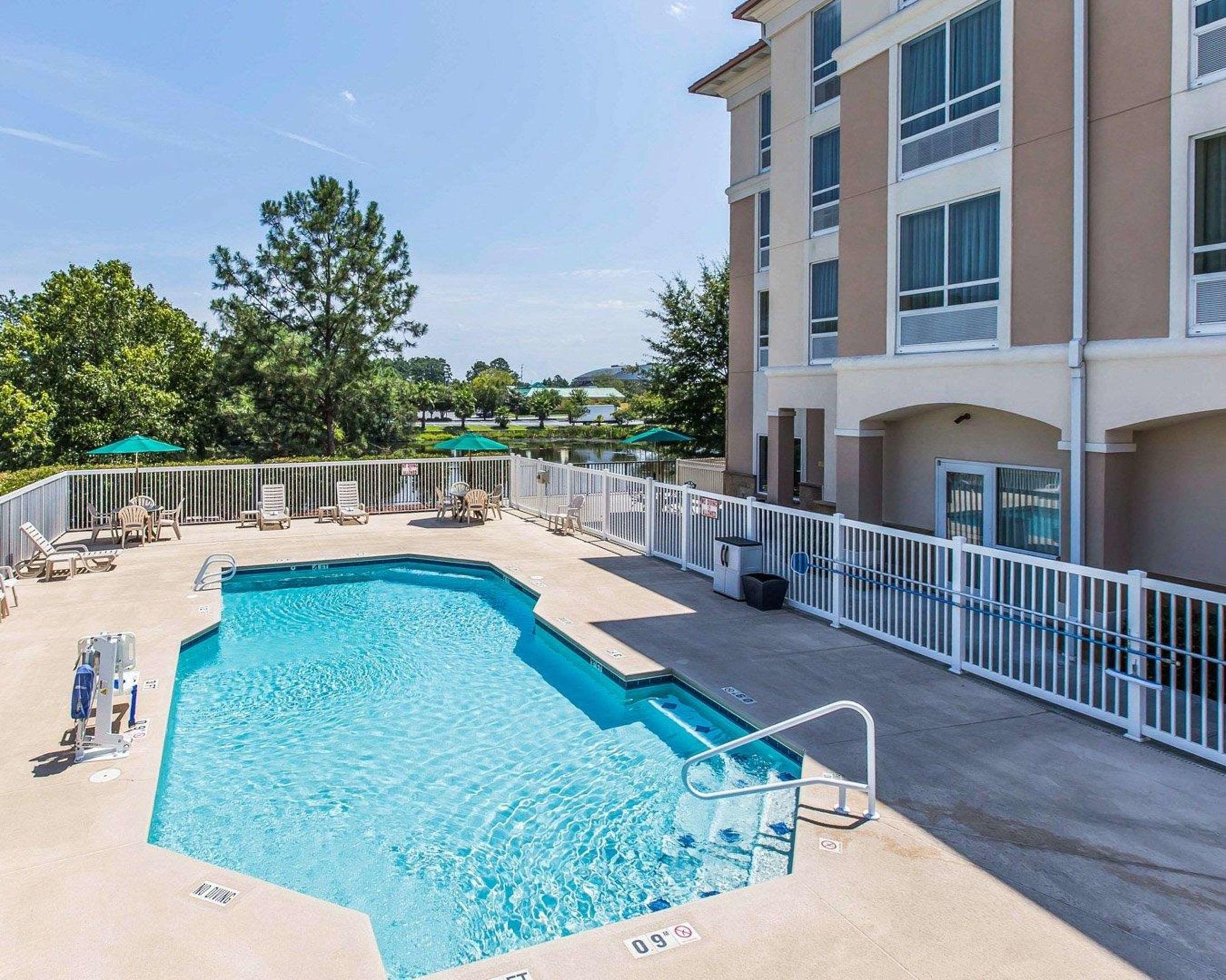 Comfort Suites — photo 3