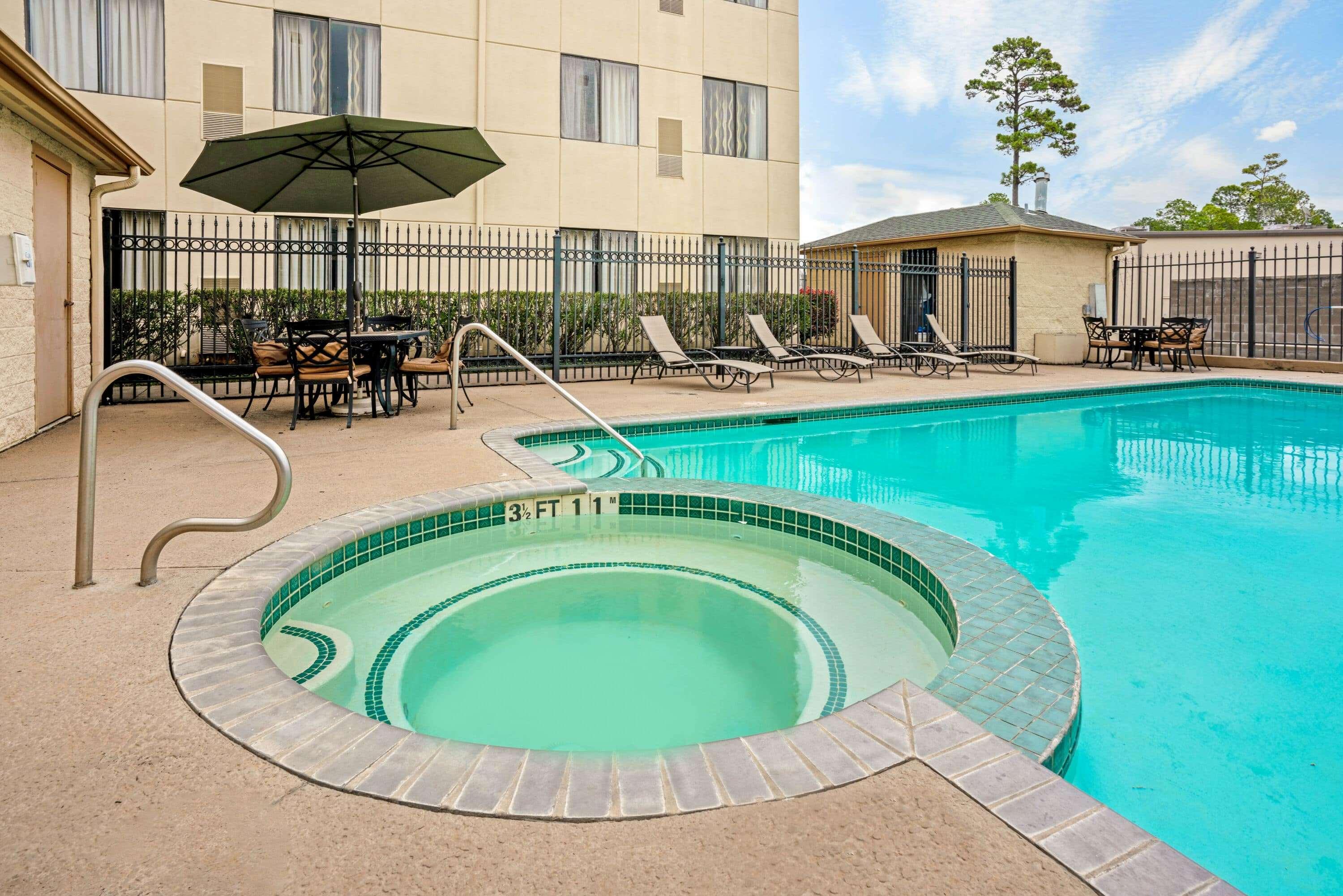La Quinta Inn & Suites by Wyndham Houston North-Spring — photo 5