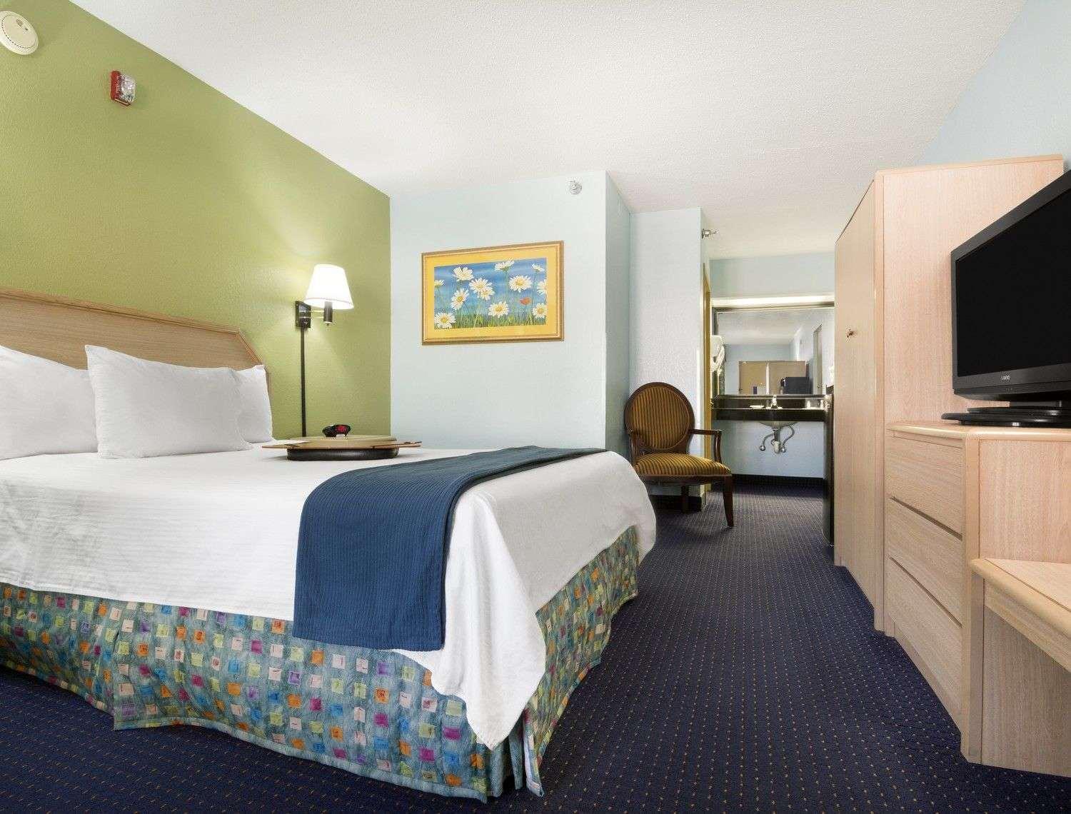 Baymont Inn & Suites Fort Walton Beach Mary Esther — photo 5