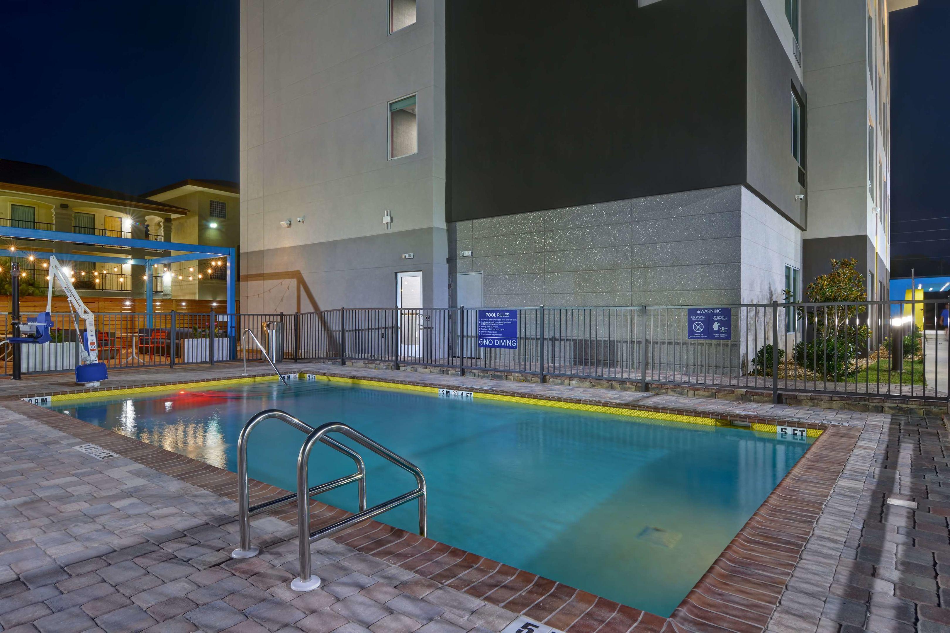 Tru by Hilton Fort Walton Beach — photo 4