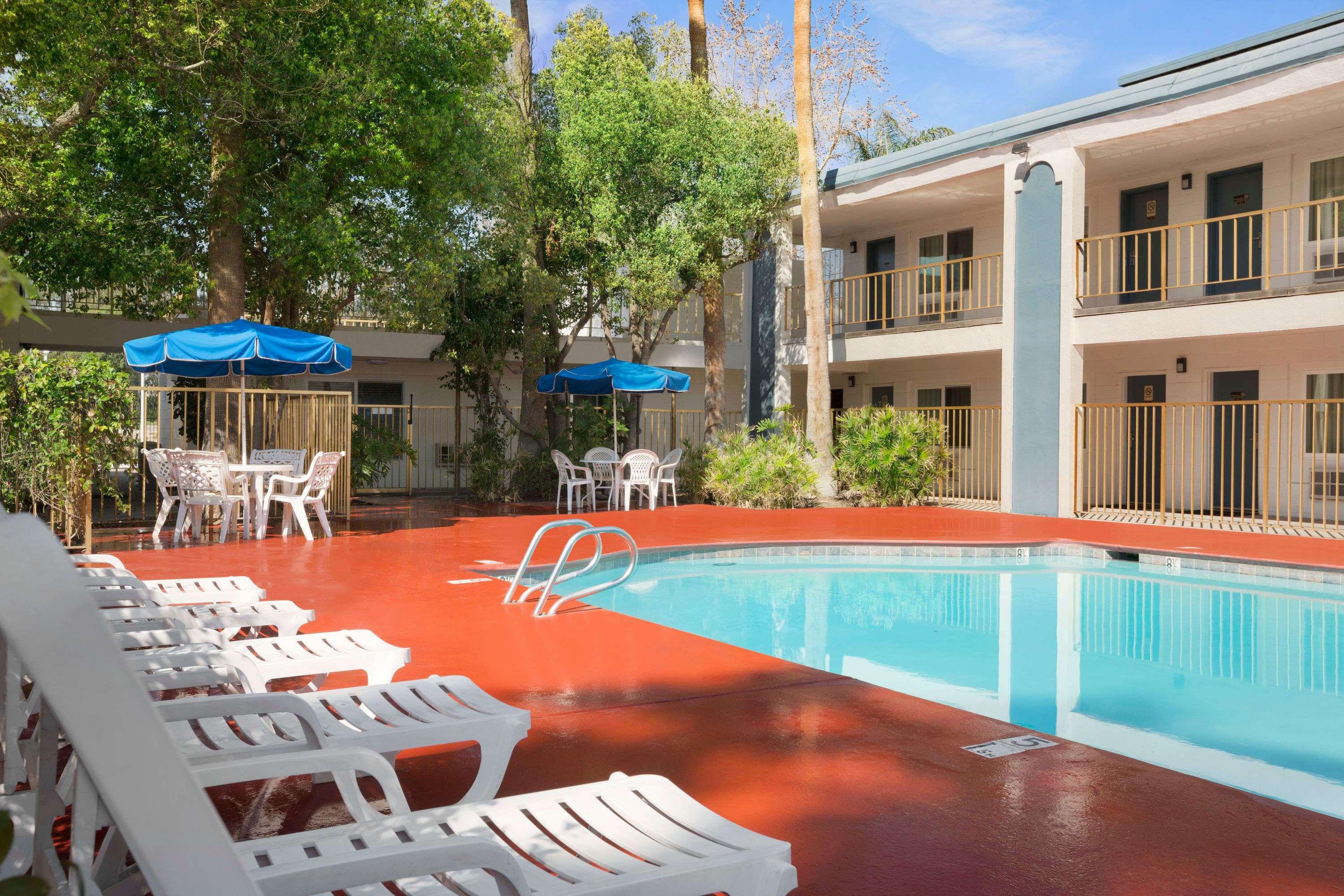 Travelodge by Wyndham Bakersfield — photo 3