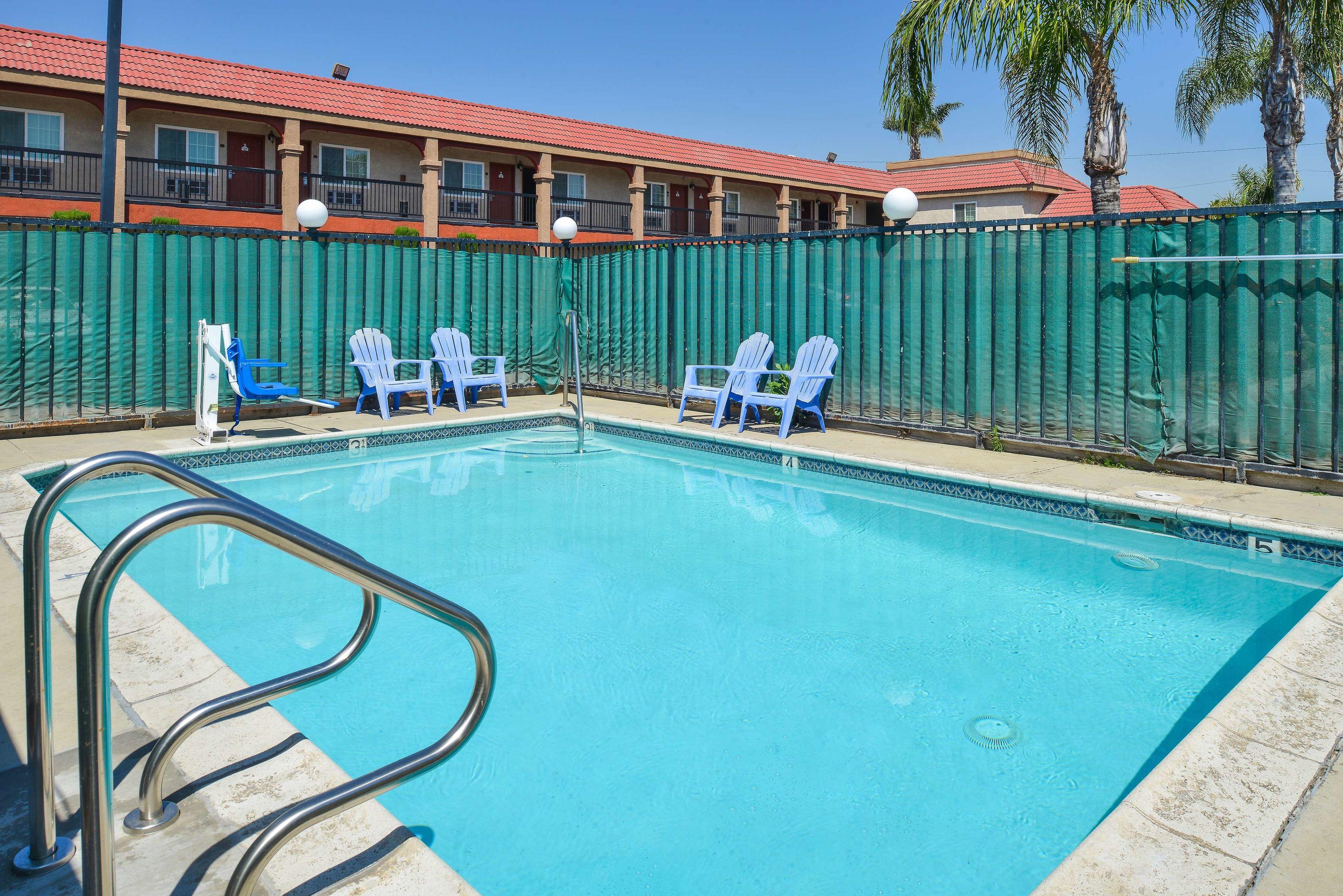 Americas Best Value Inn - Rialto — photo 4