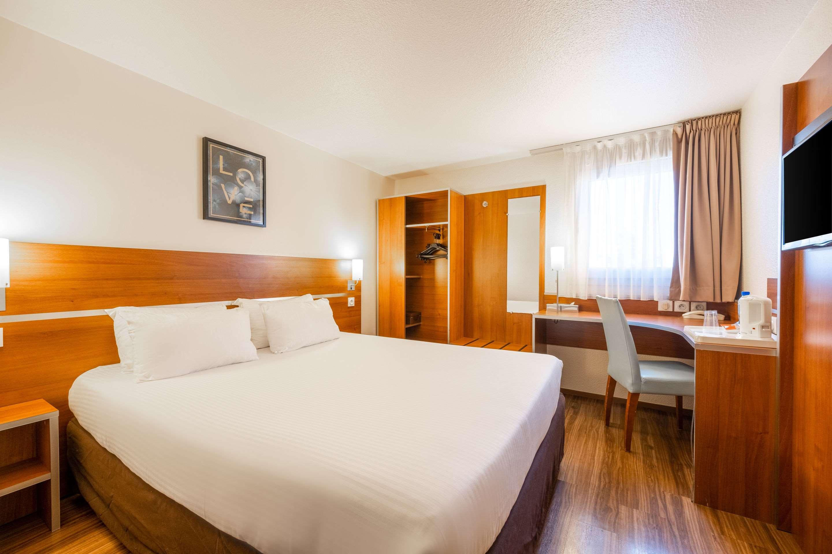 Comfort Hotel Aeroport Lyon St Exupery — photo 4