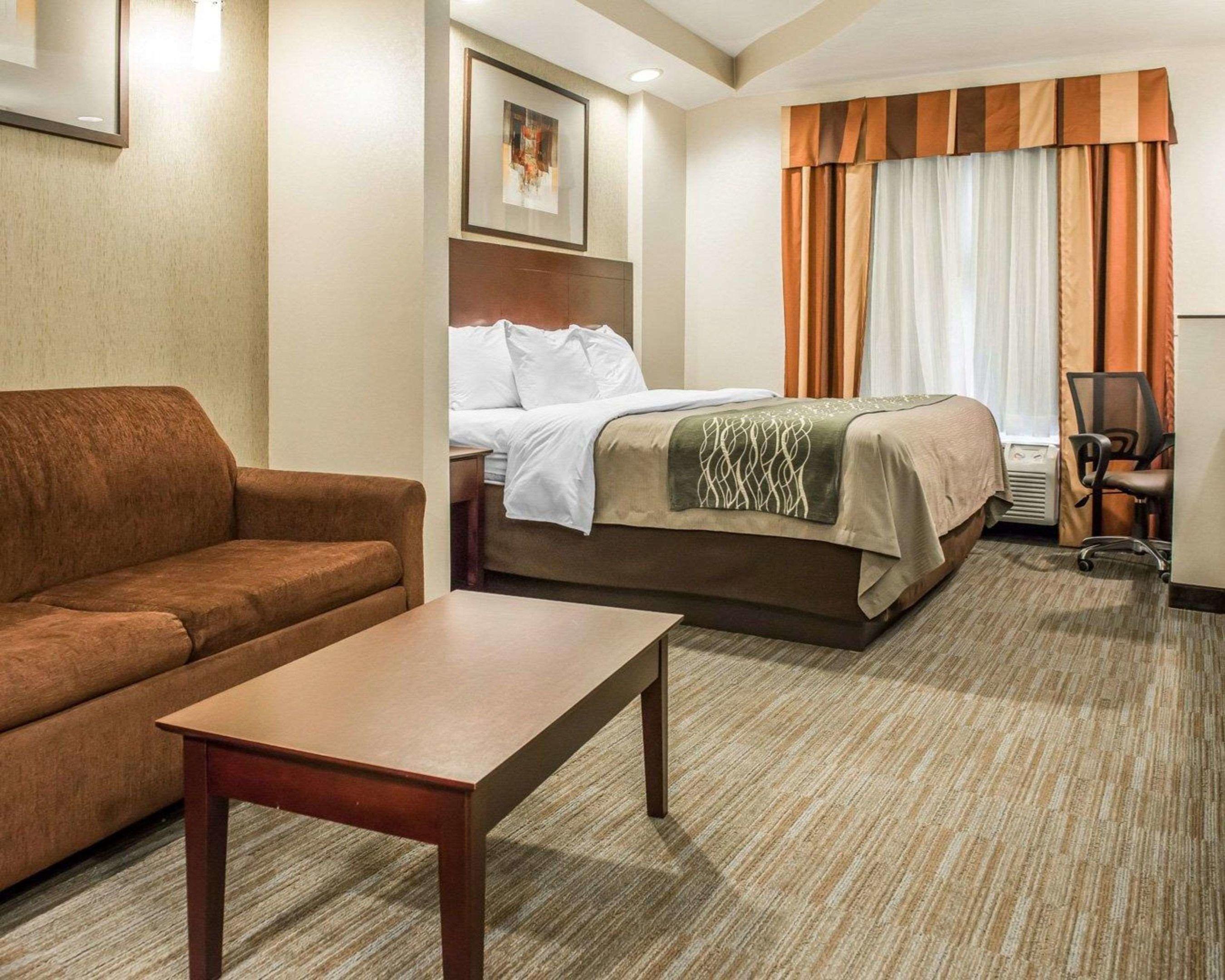 Comfort Inn & Suites — photo 5