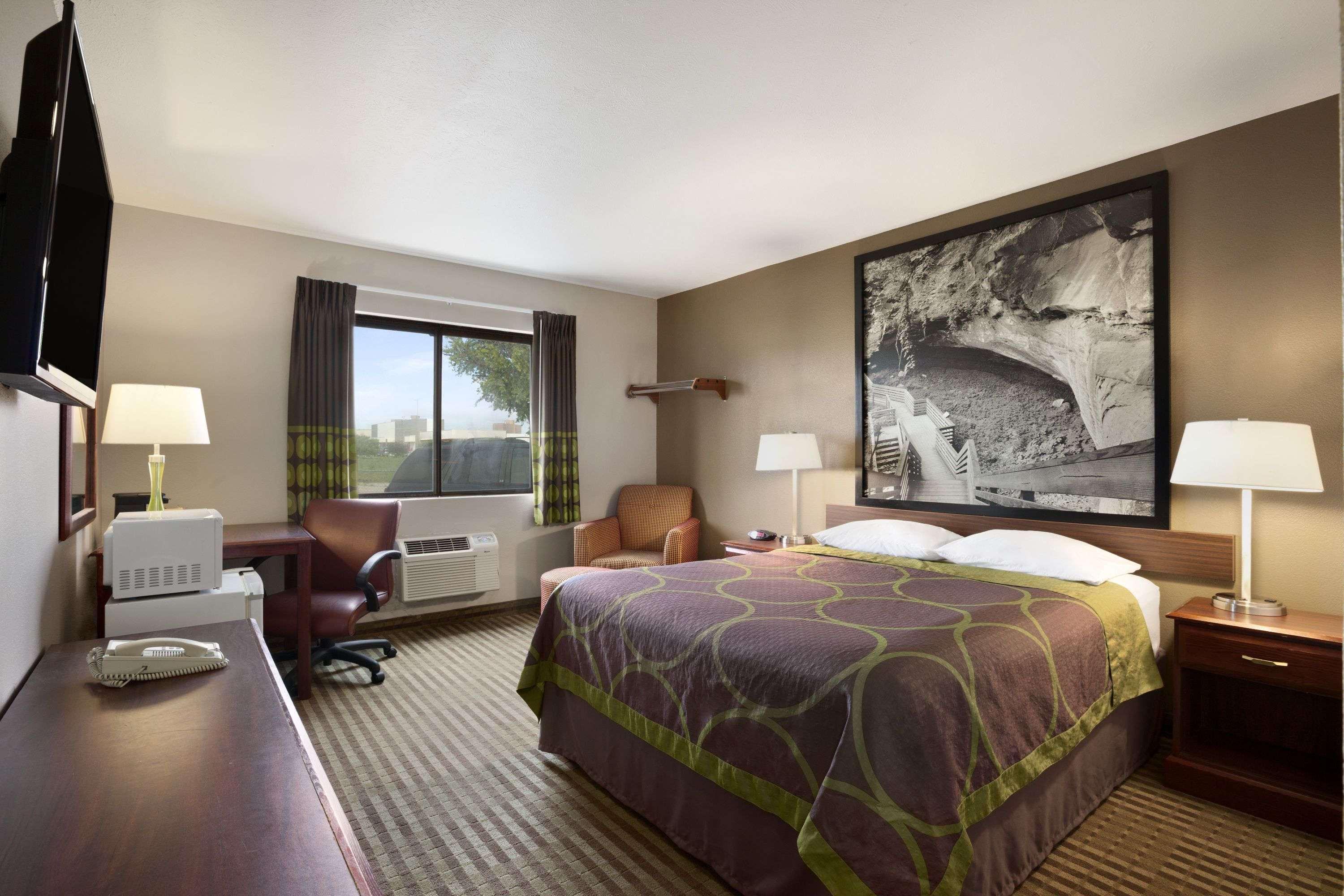 Super 8 by Wyndham Fremont NE — photo 4