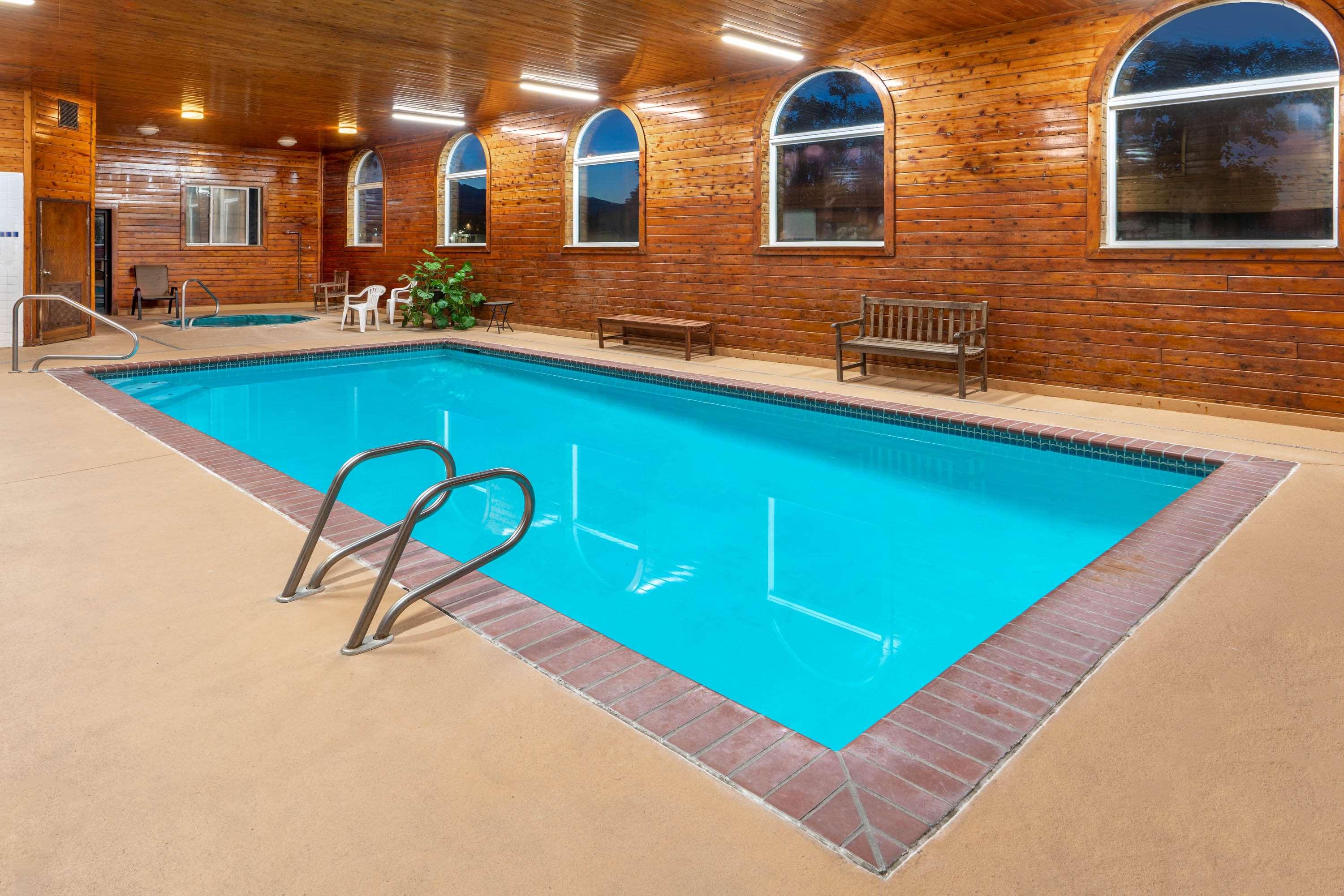 Baymont Inn & Suites Salida — photo 3