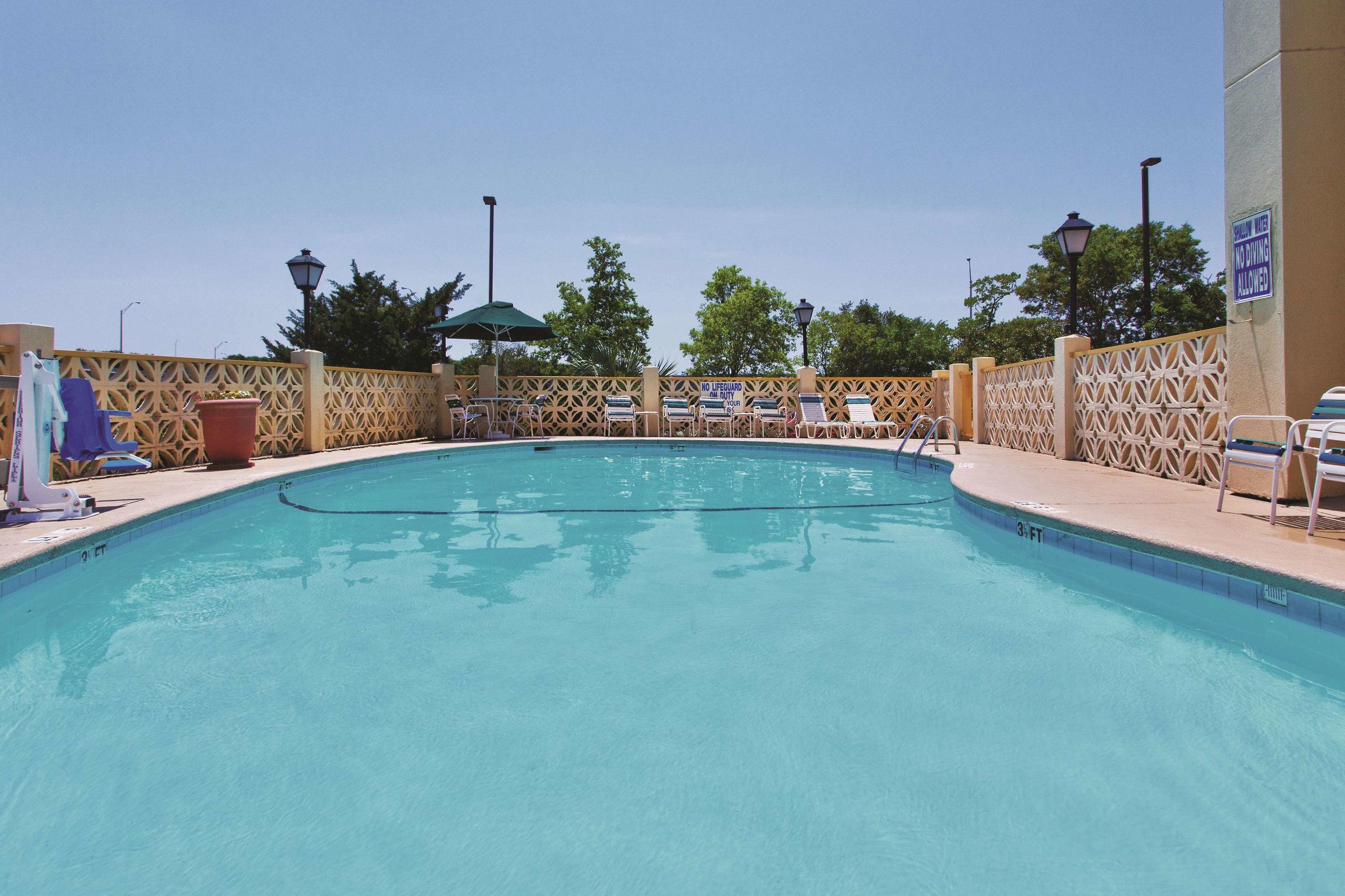La Quinta Inn & Suites by Wyndham Charleston Riverview — photo 4