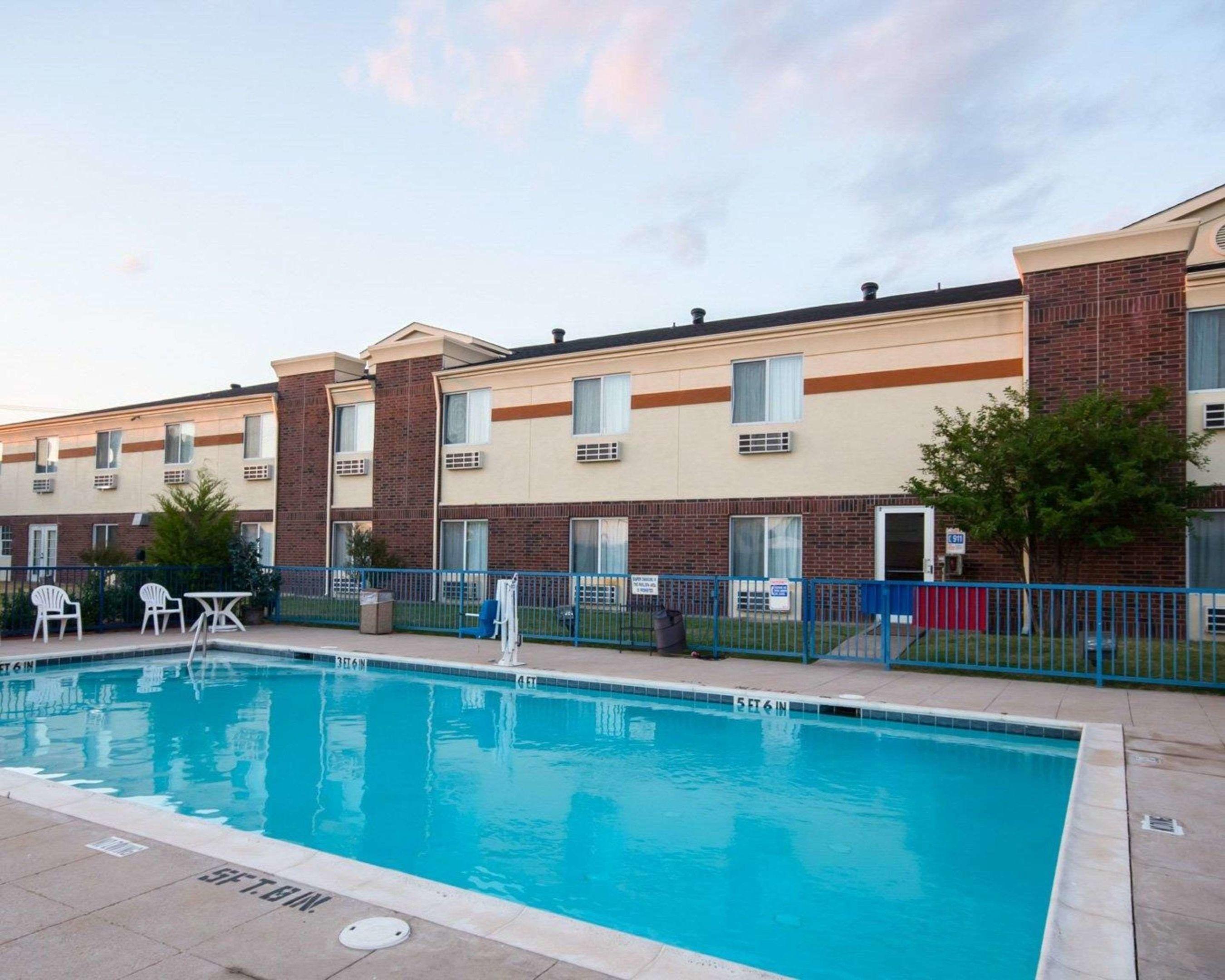 Comfort Inn & Suites — photo 3