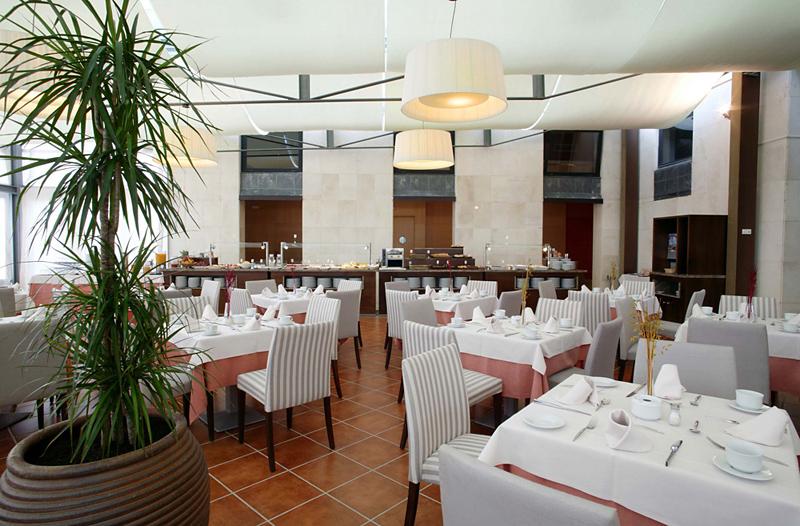 Hotel M.A. Sevilla Congresos — photo 4