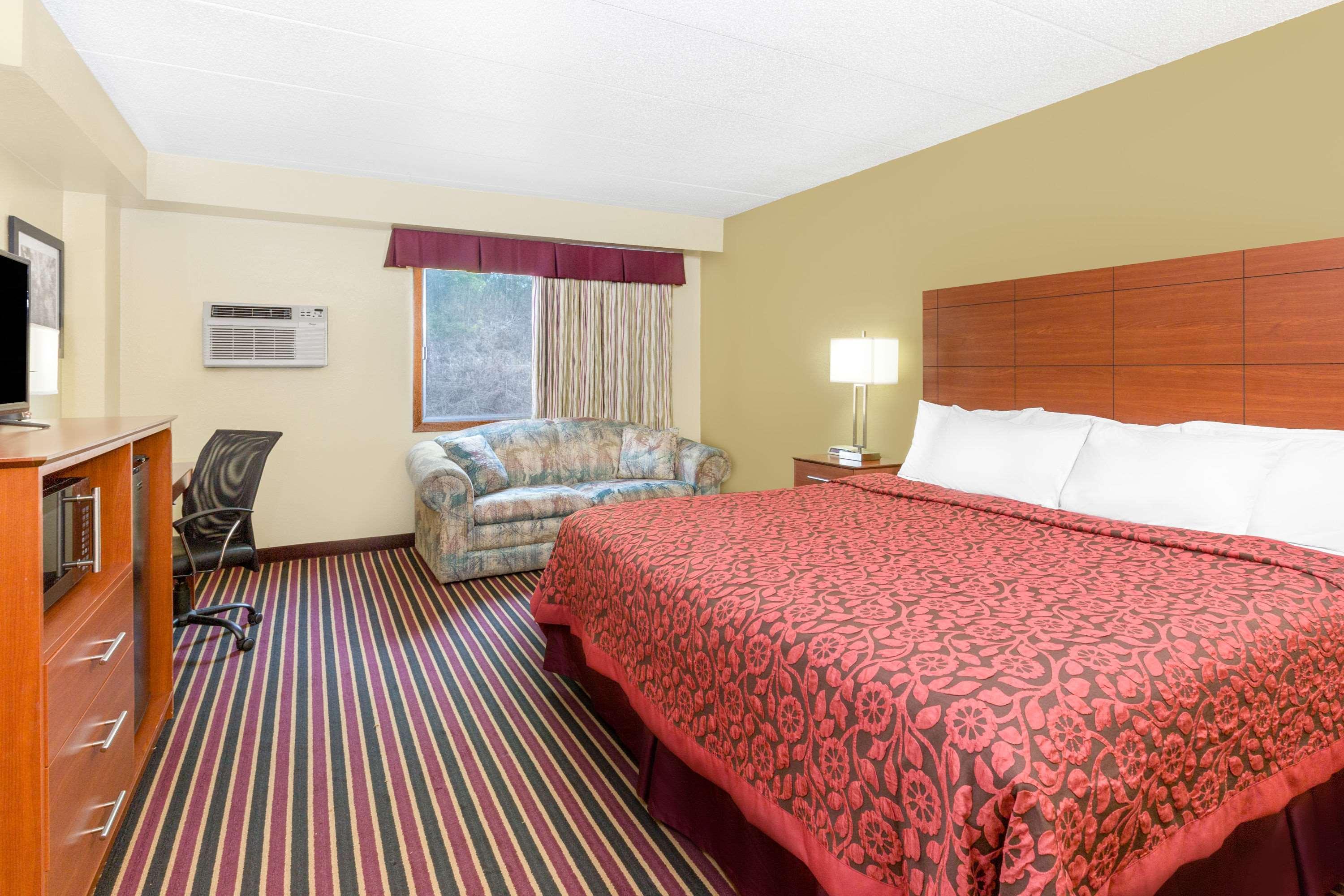 Days Inn by Wyndham Newton — photo 5