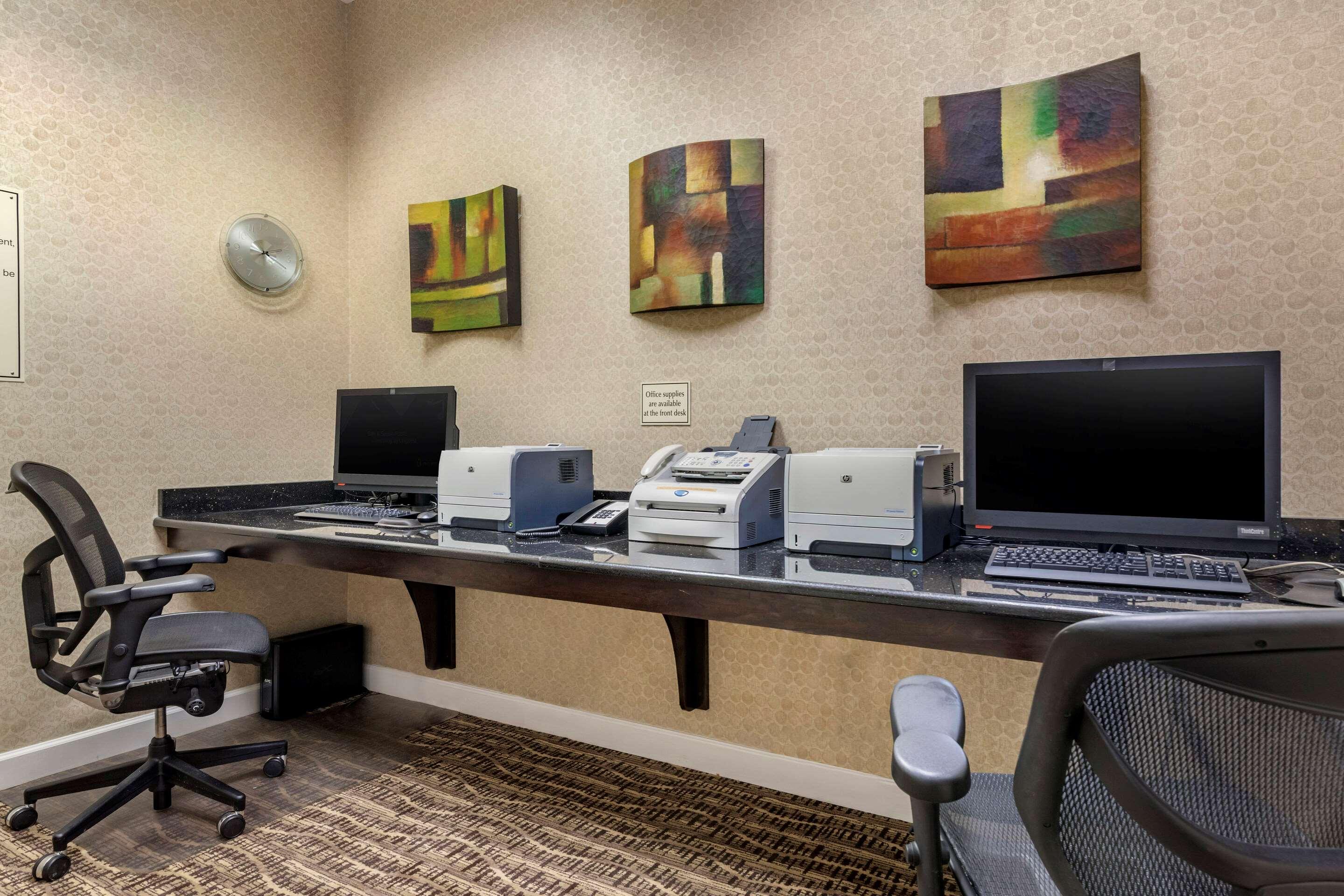 Comfort Suites — photo 5