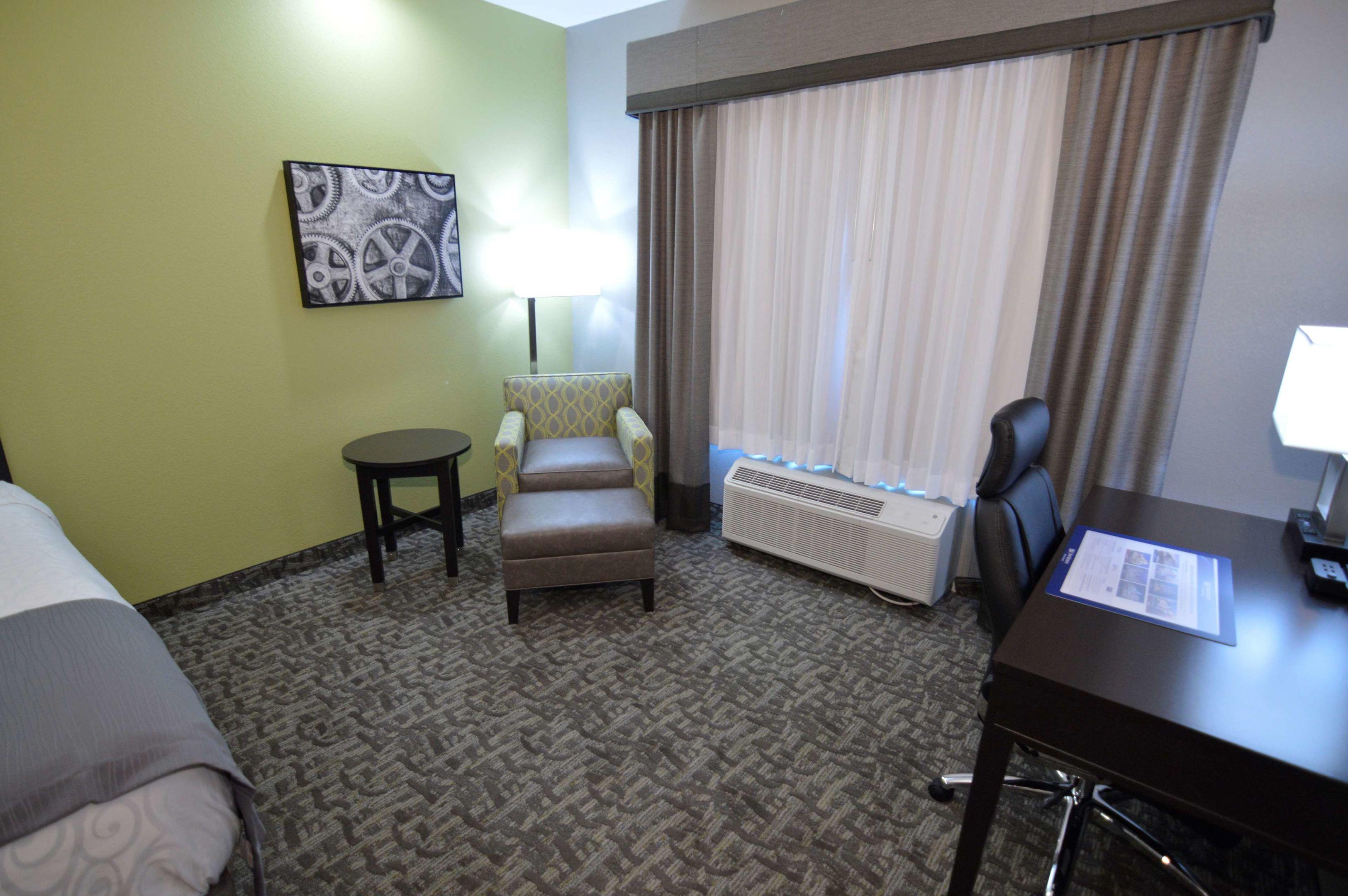 Best Western Plus Bay City Inn & Suites — photo 4