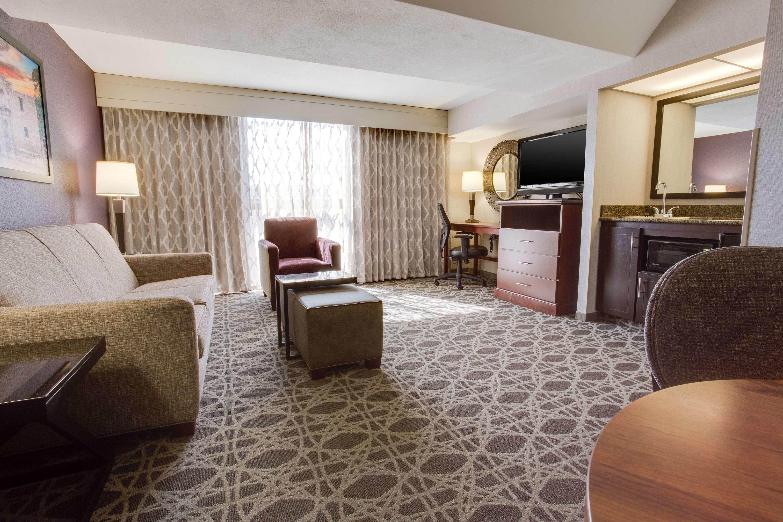 Drury Inn & Suites Airport San Antonio — photo 4