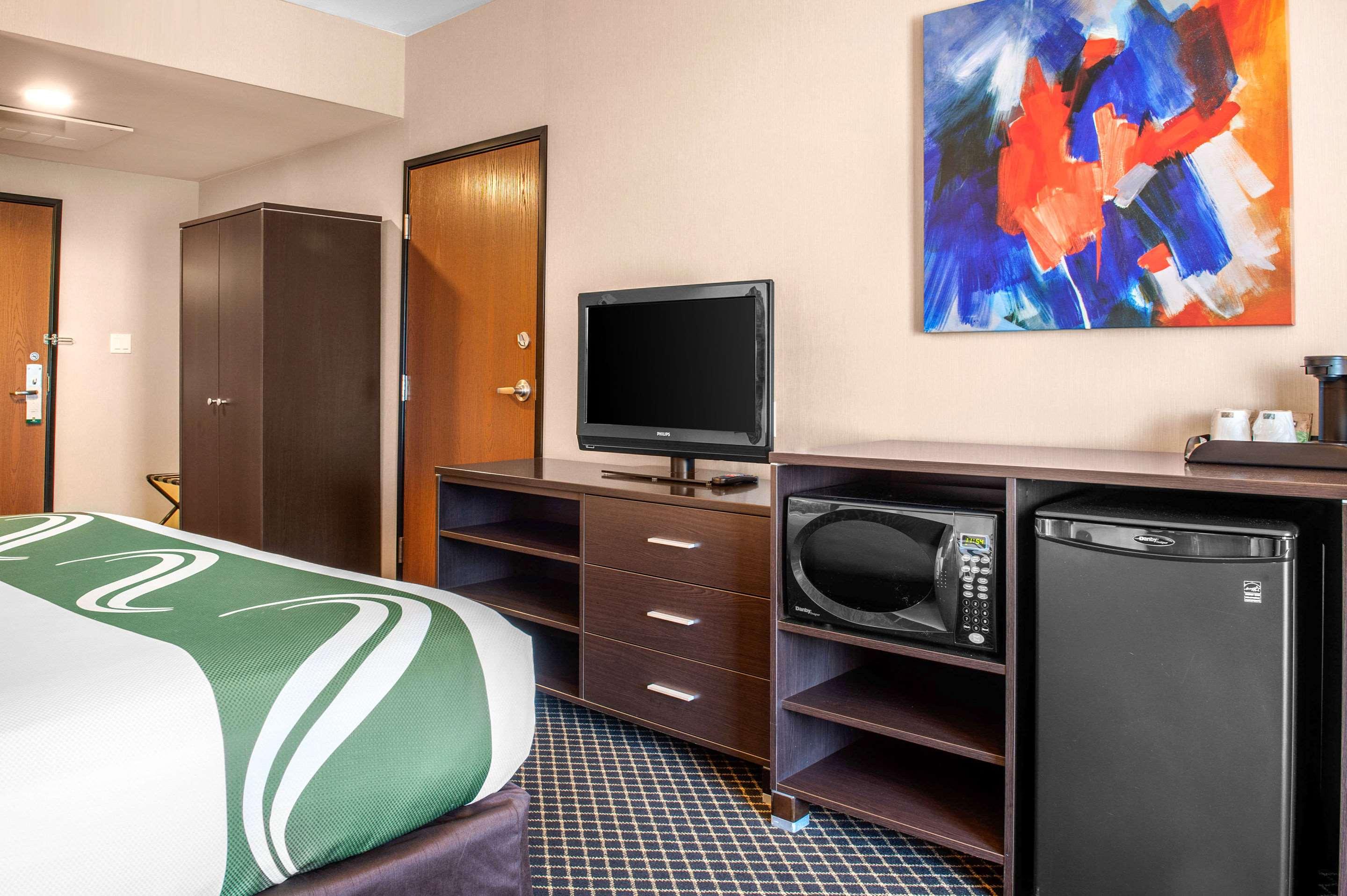 Quality Inn & Suites Petawawa — photo 4
