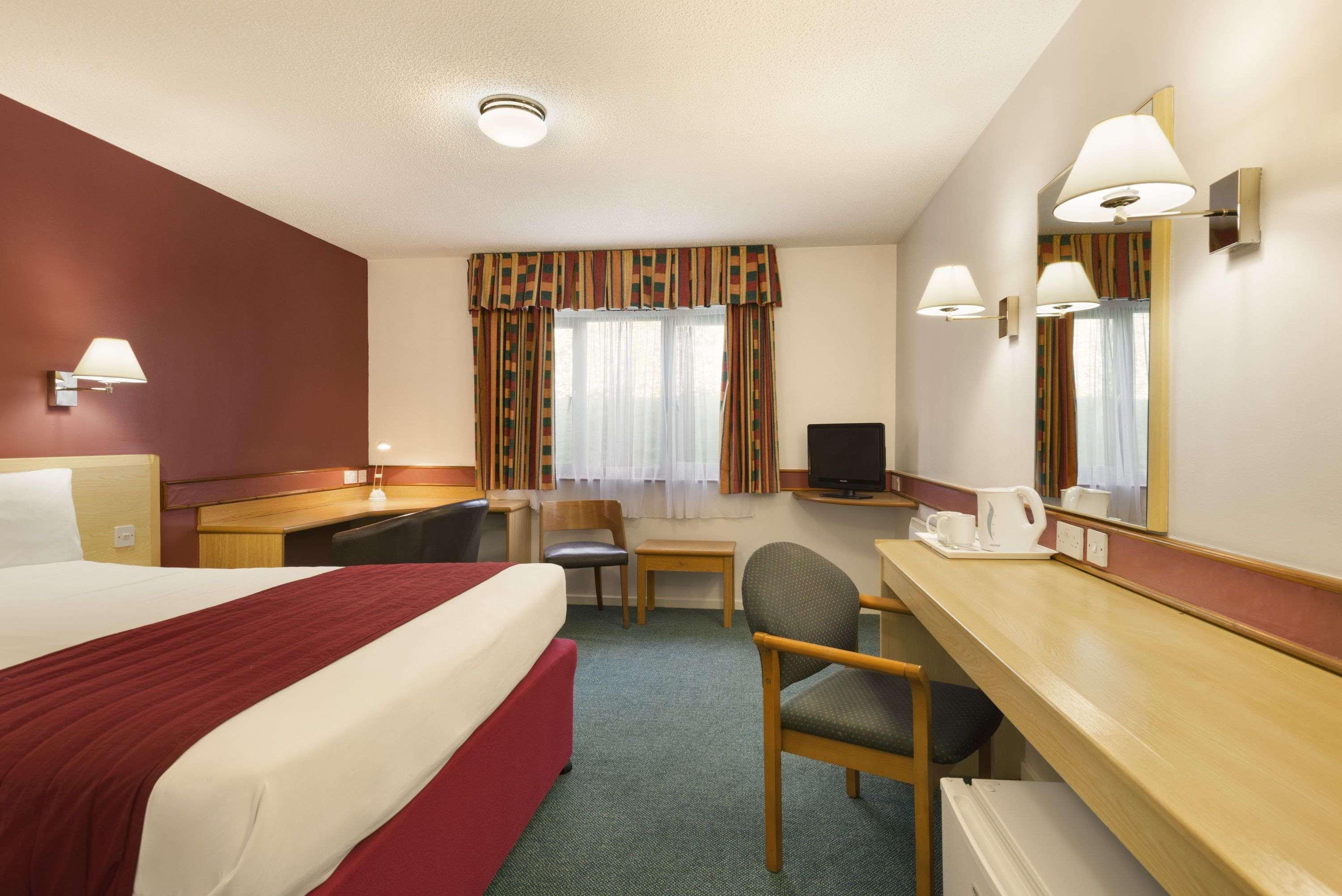 Days Inn Bradford M62 — photo 5