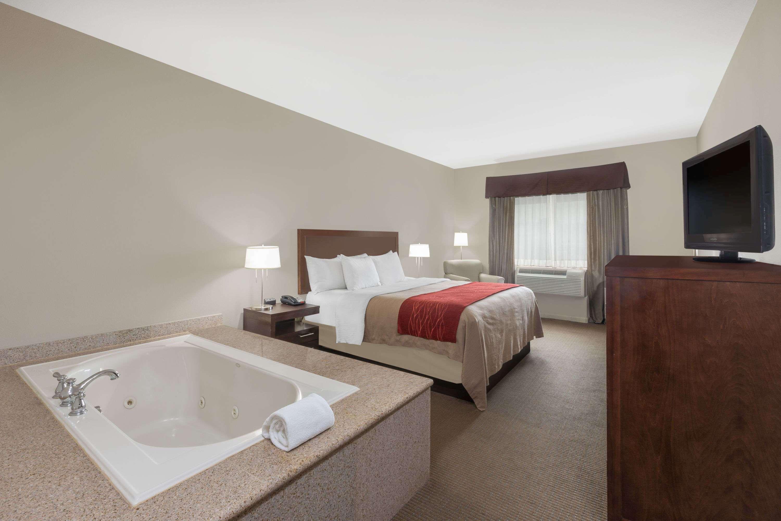 Baymont Inn & Suites Columbus — photo 4