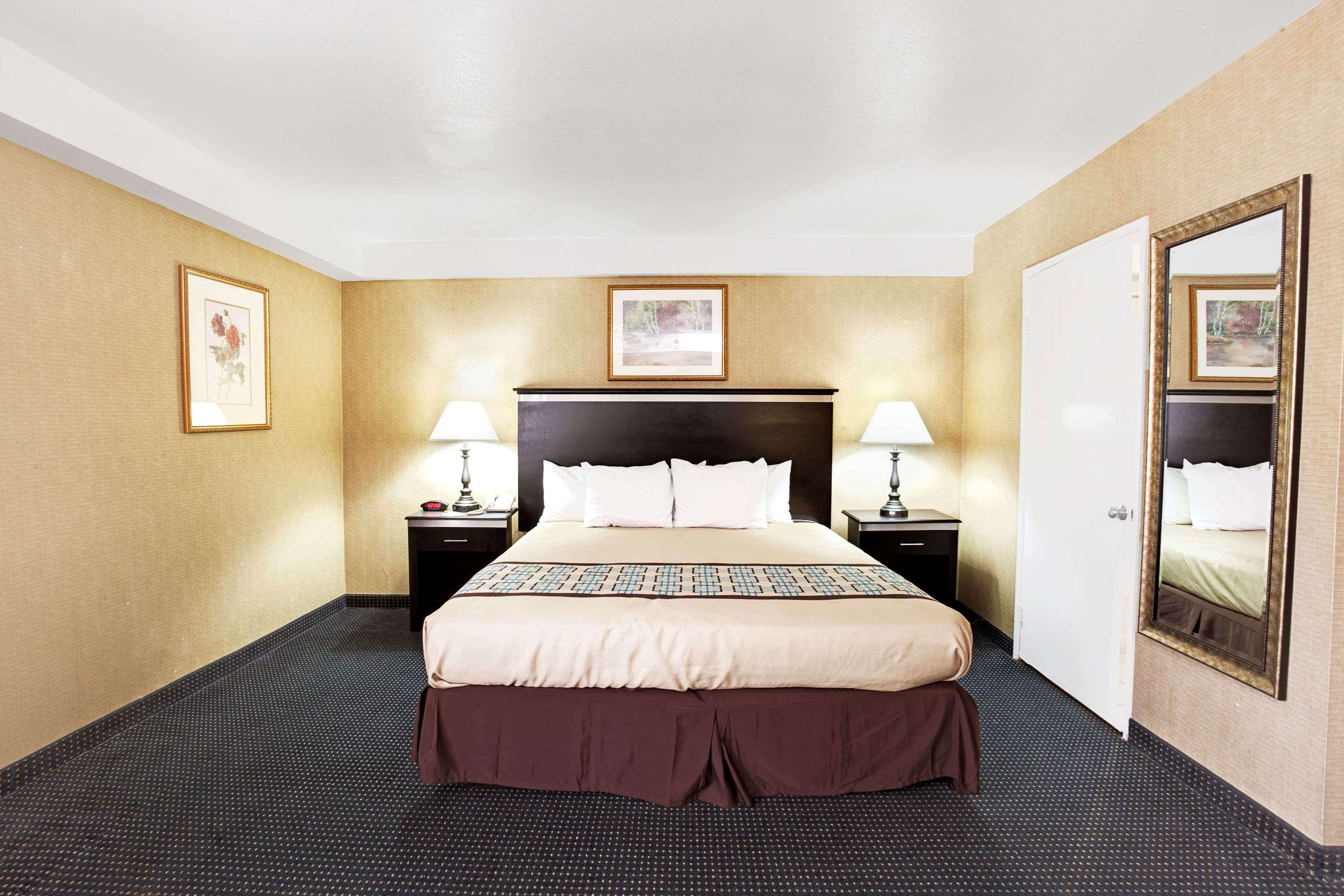 Days Inn & Suites Artesia — photo 3