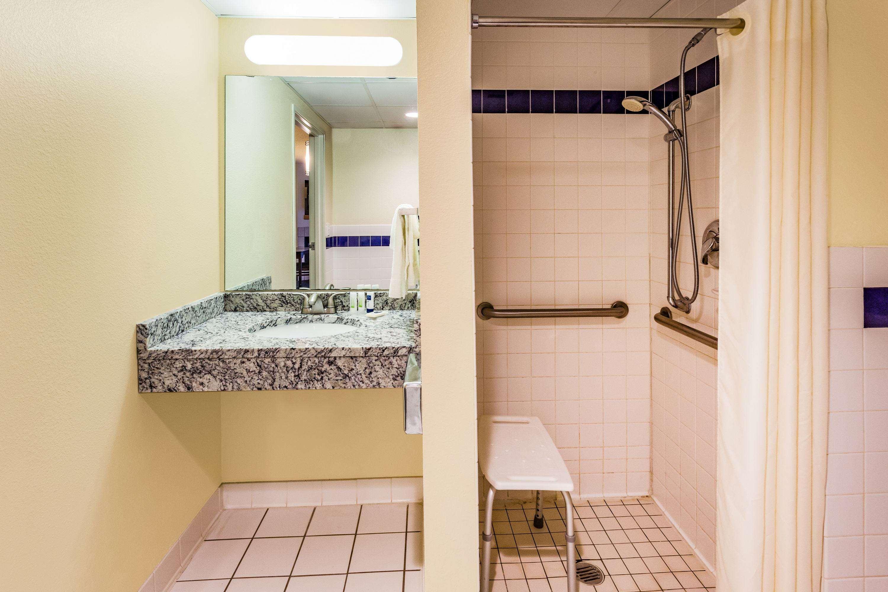 AmericInn by Wyndham Hotel and Suites Long Lake — photo 5