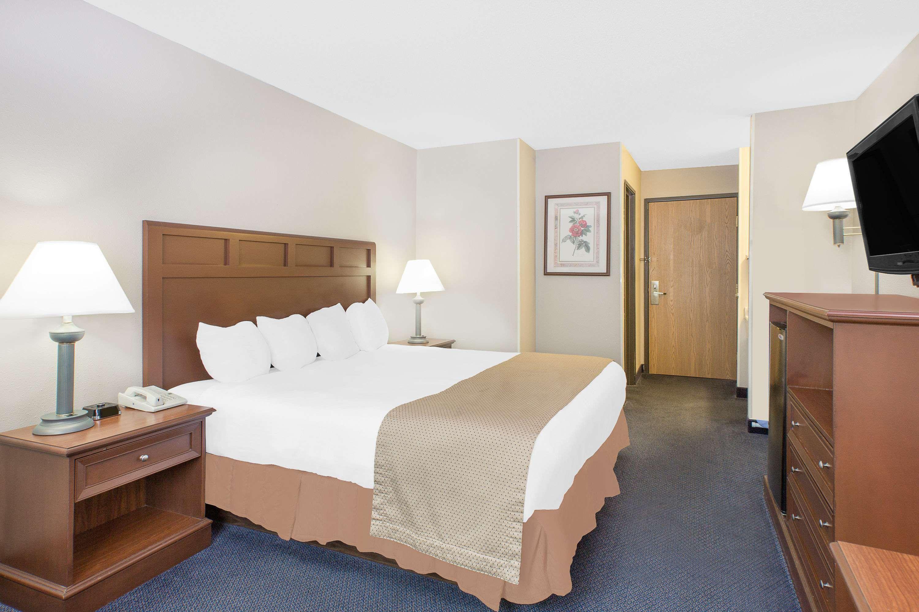 Baymont Inn & Suites Boone — photo 4