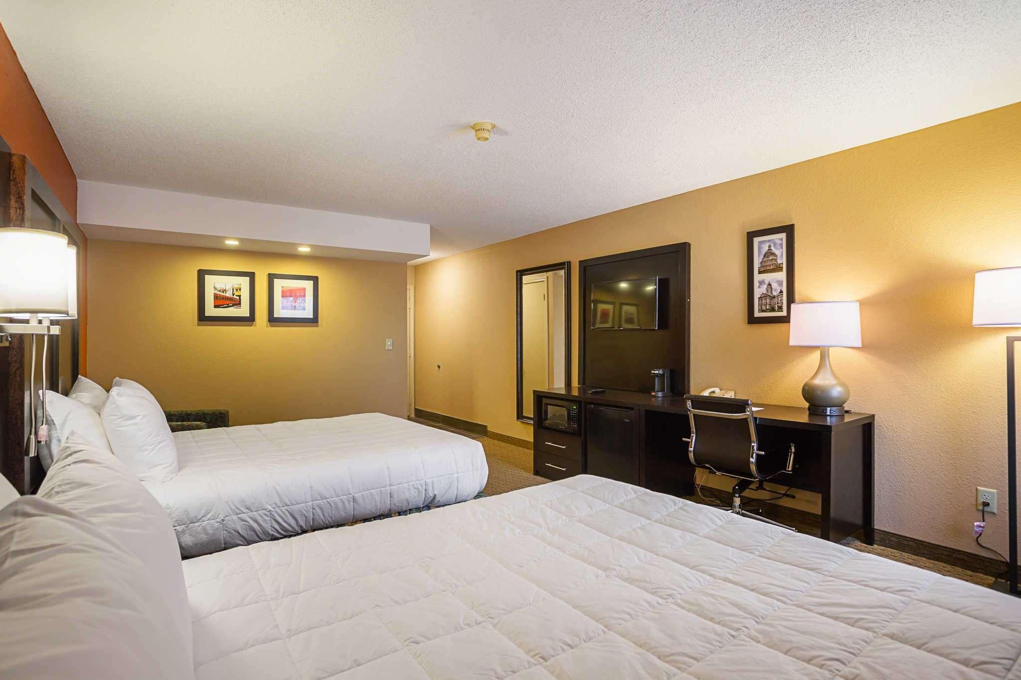 Clarion Inn & Suites — photo 4