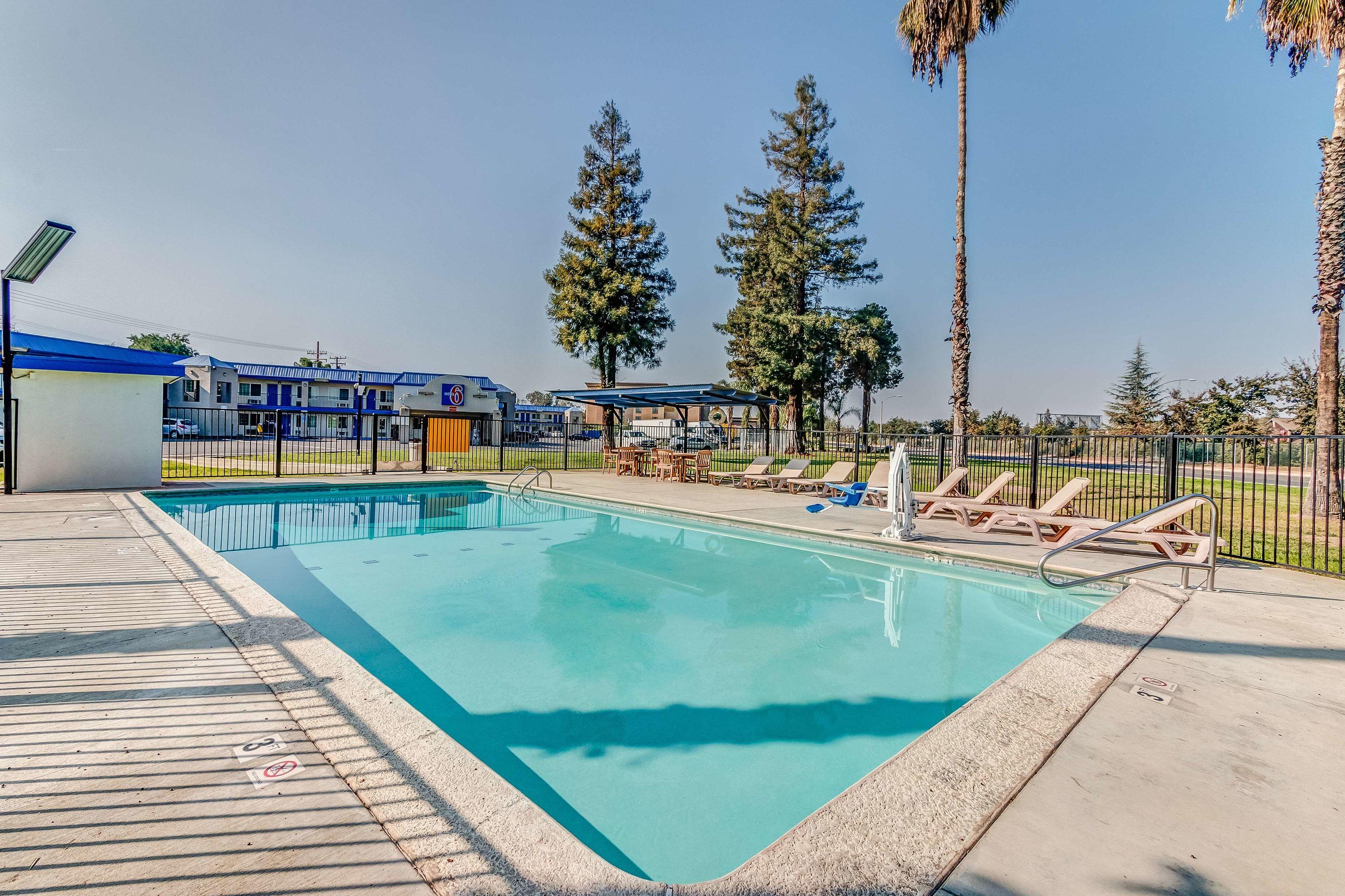 Motel 6 Visalia CA — photo 5