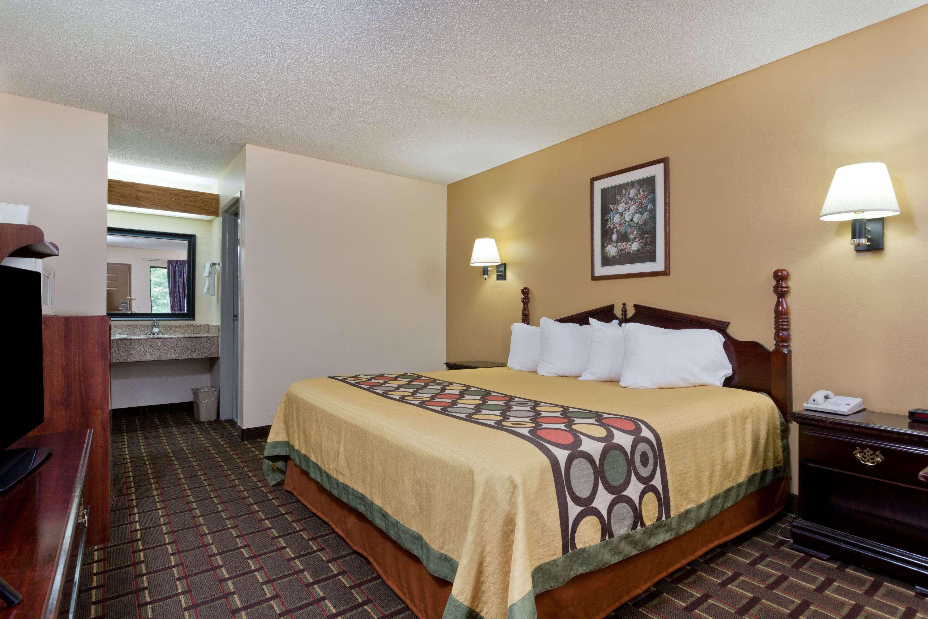 Super 8 by Wyndham Franklin Hwy 31 — photo 4