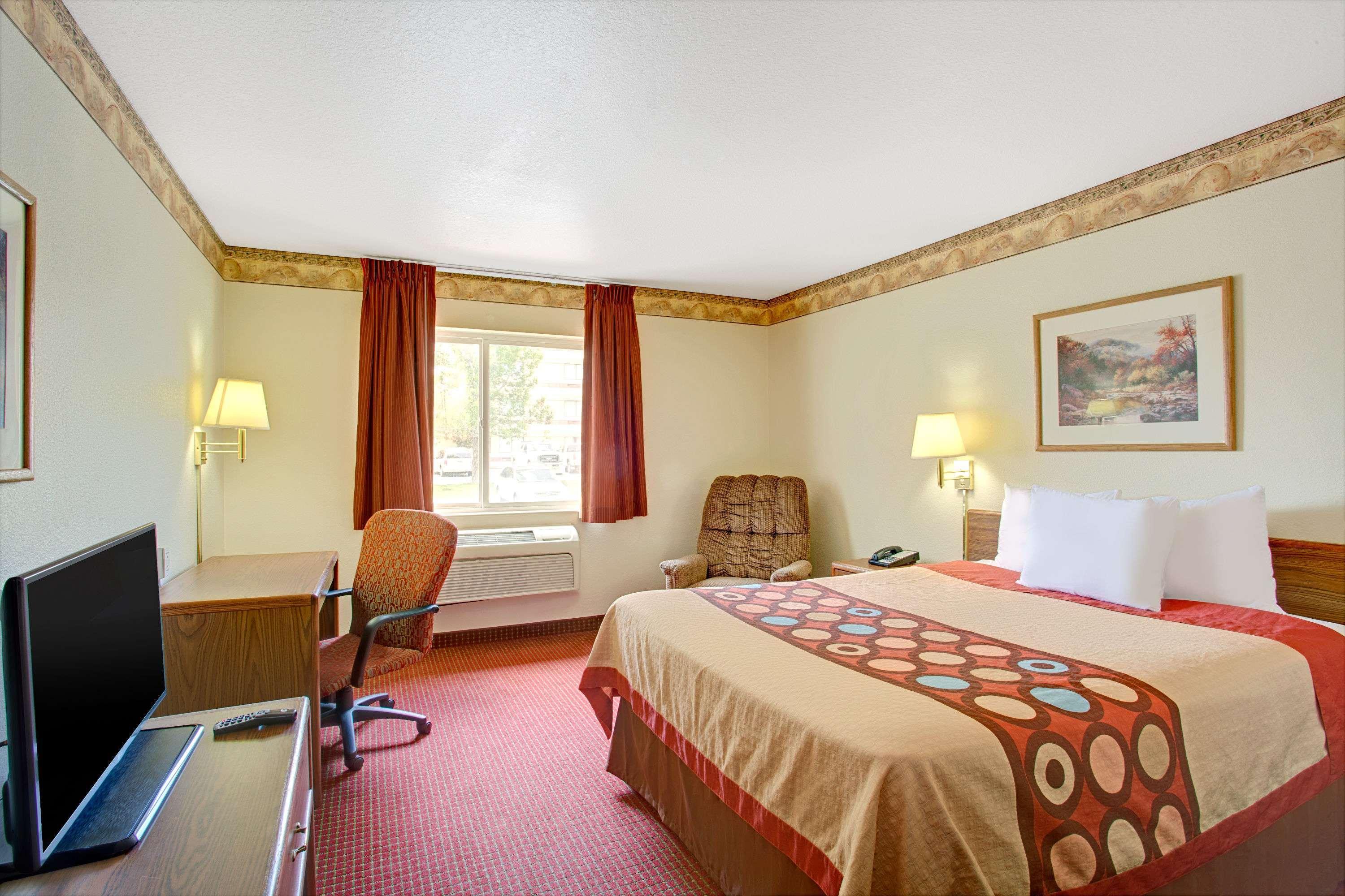 Super 8 by Wyndham Salt Lake City Airport — photo 4
